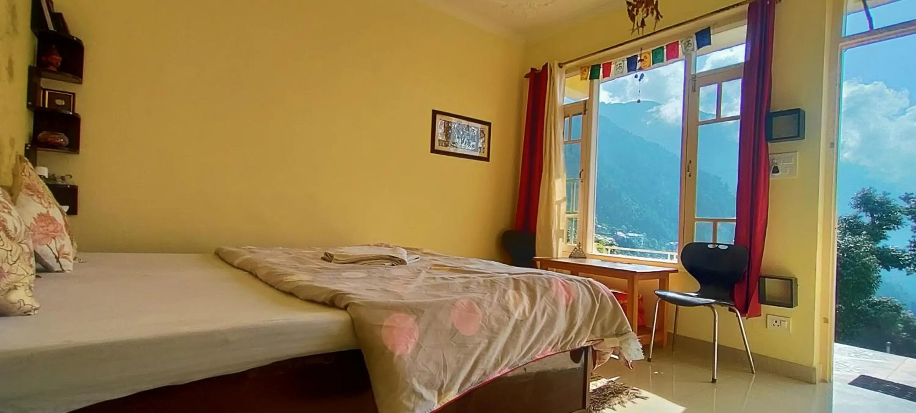 Bed in The Unmad - Dharamkot