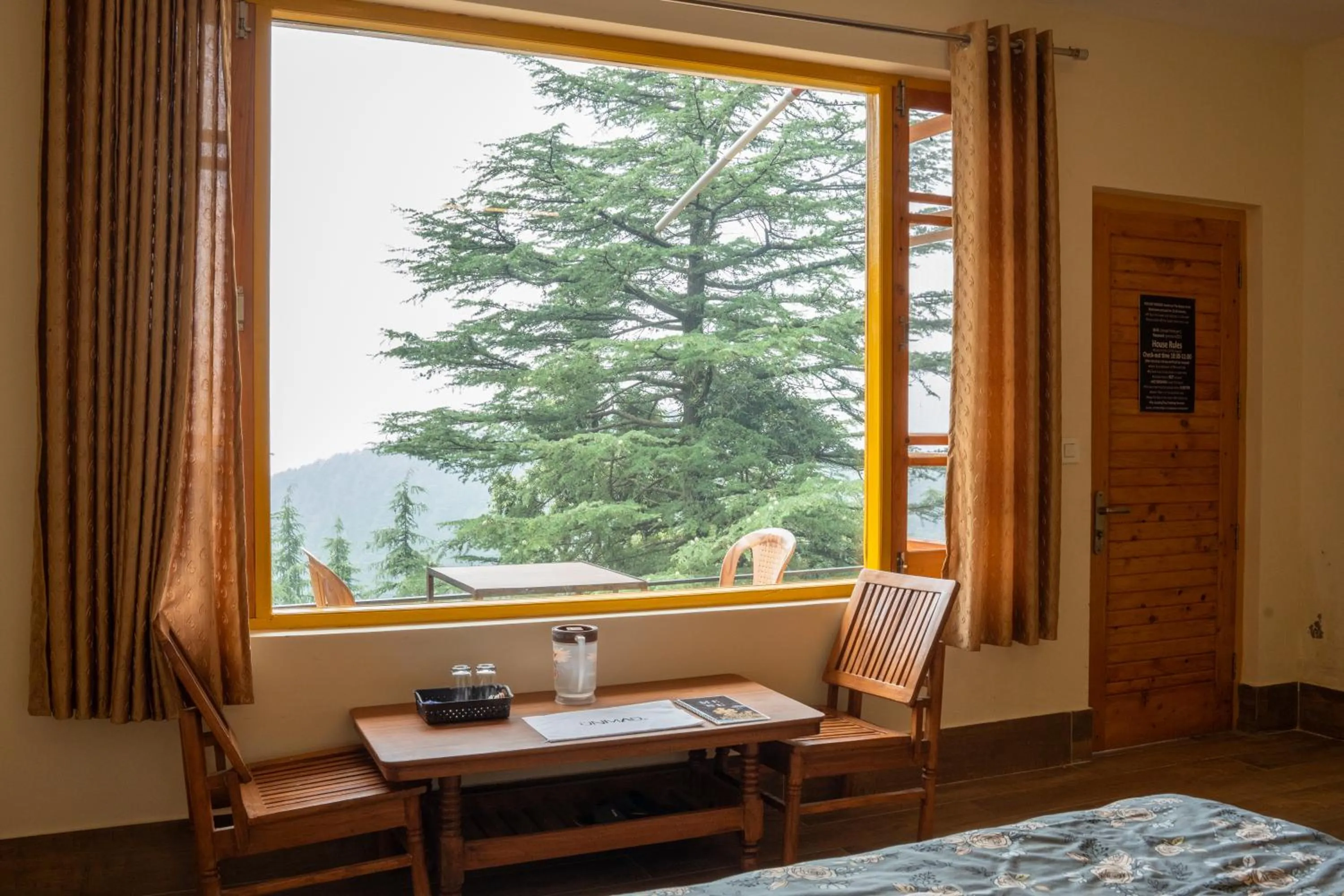 Photo of the whole room in The Unmad - Dharamkot