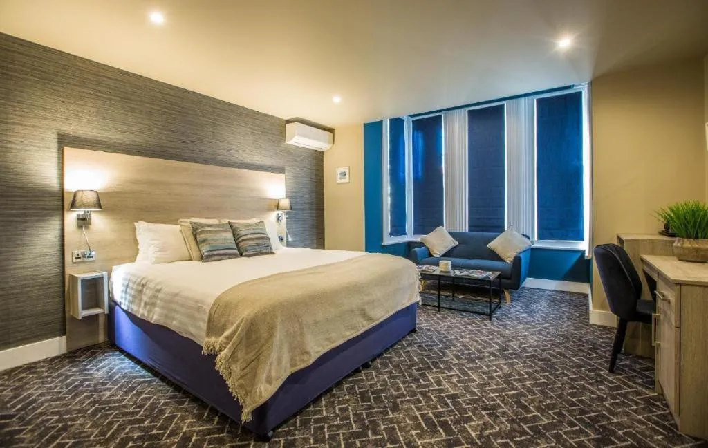 Bedroom, Bed in No 5 Bournemouth