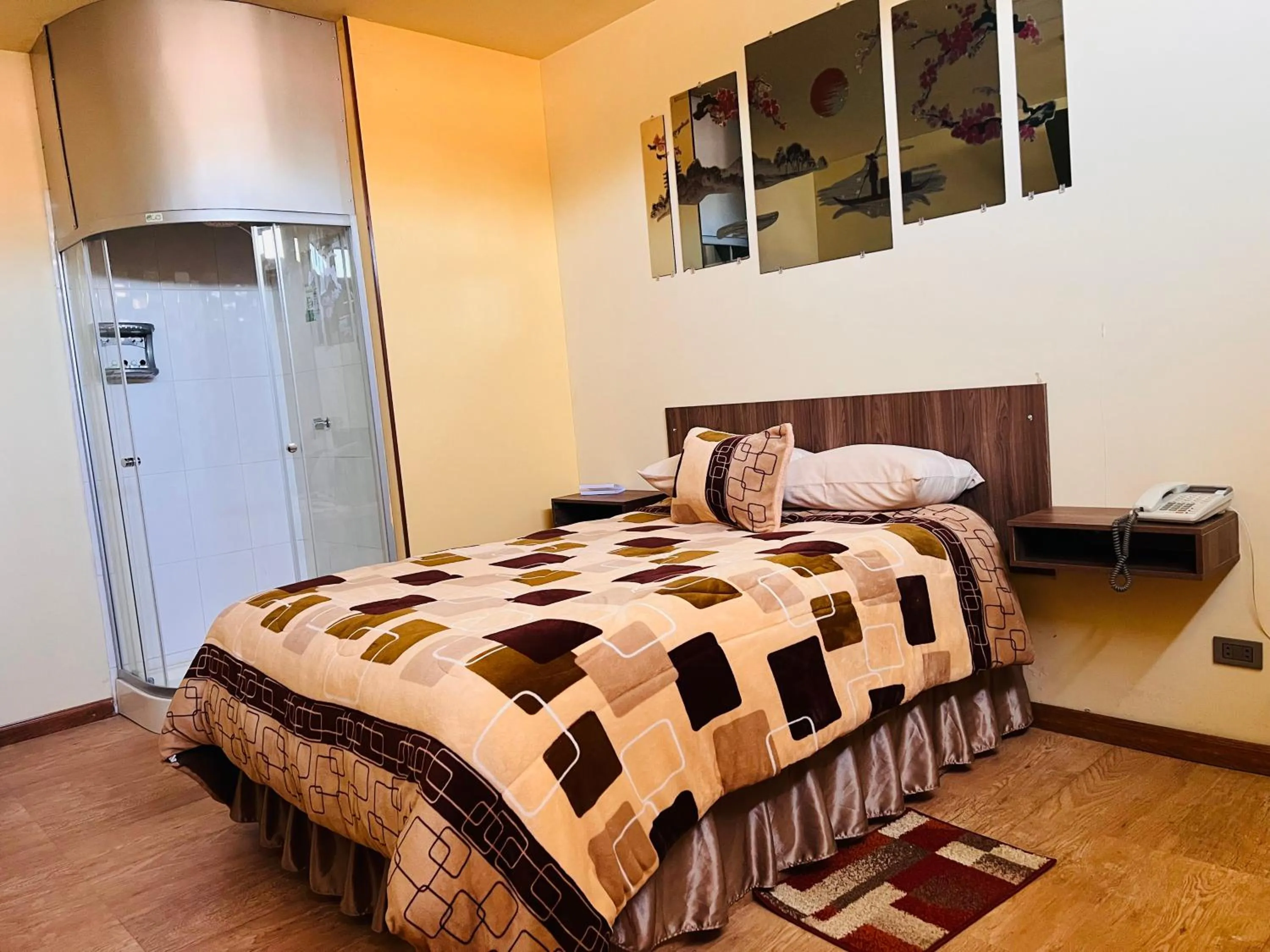 Shower, Bed in Hotel Gran Aurum