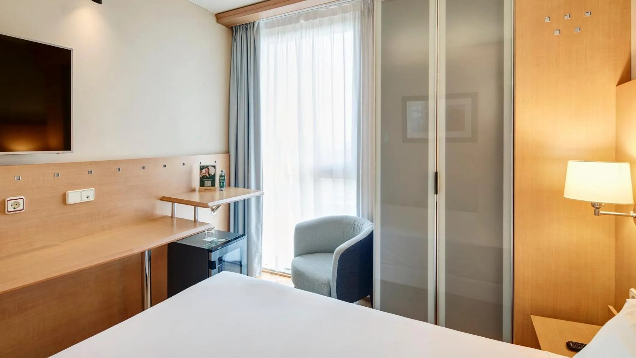 Photo of the whole room, Bed in Sercotel Porta Barcelona