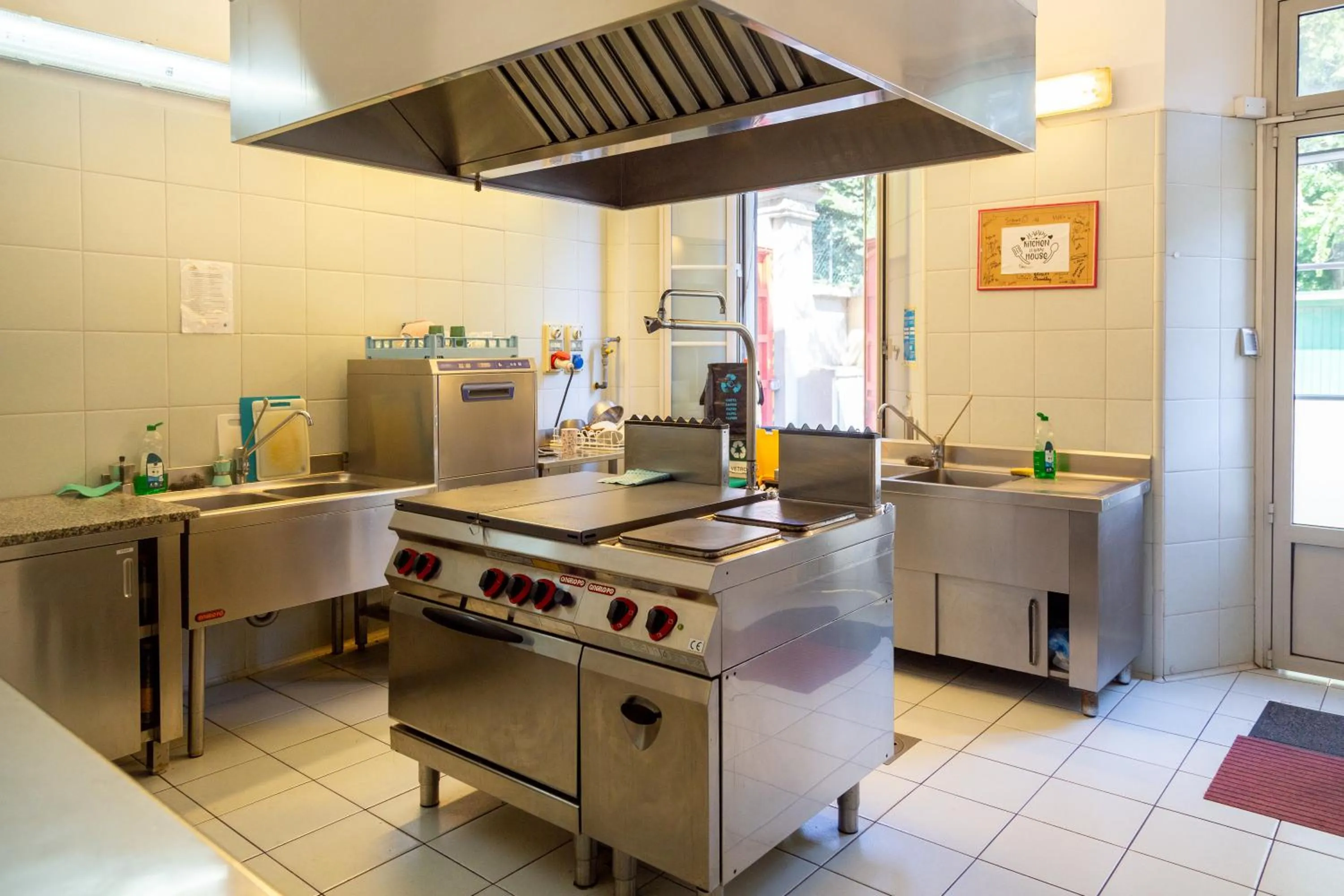 Kitchen or kitchenette in CiaoMi - Hostel & Long Stay - Milano Niguarda & Bicocca