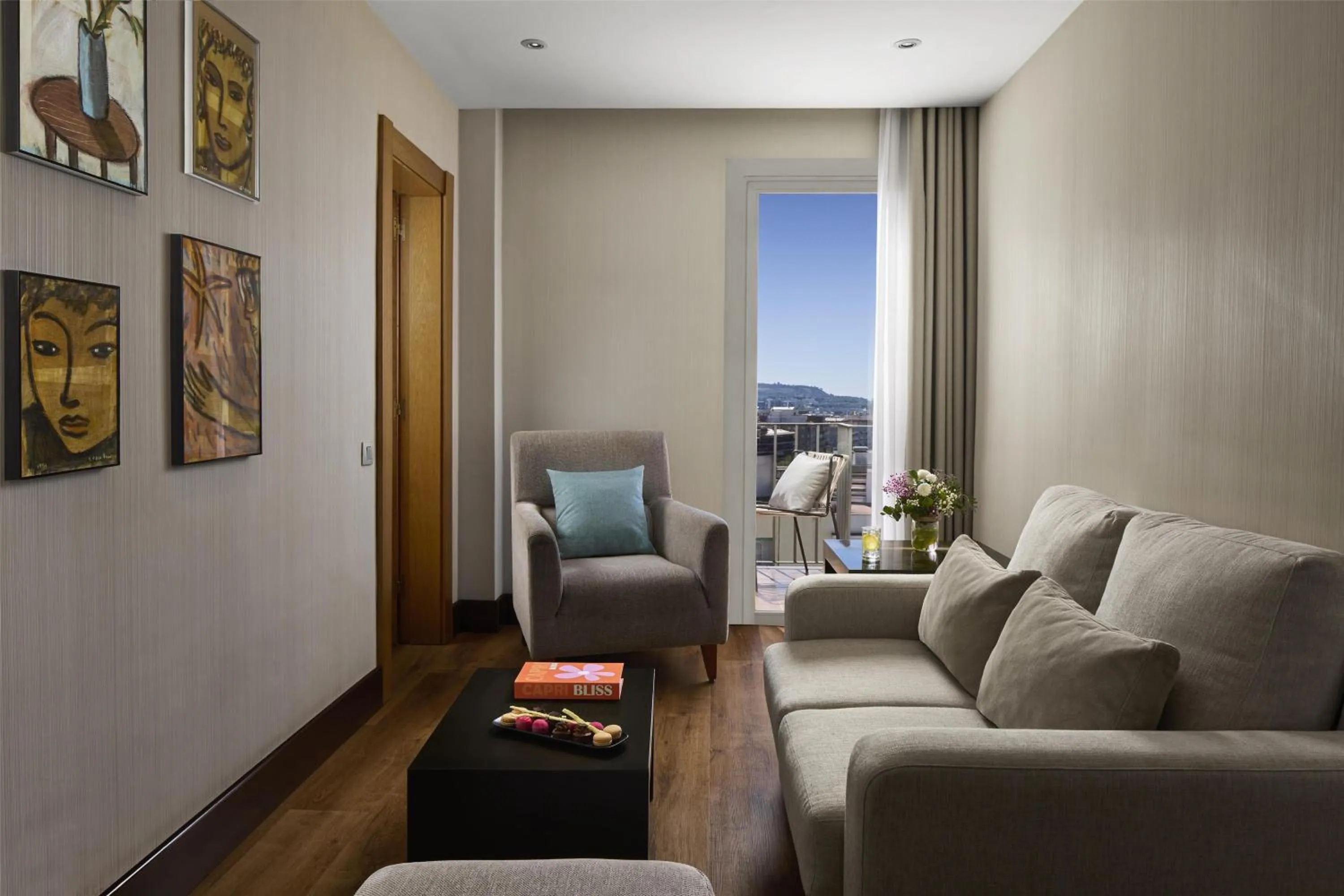 Photo of the whole room in NH Barcelona Stadium