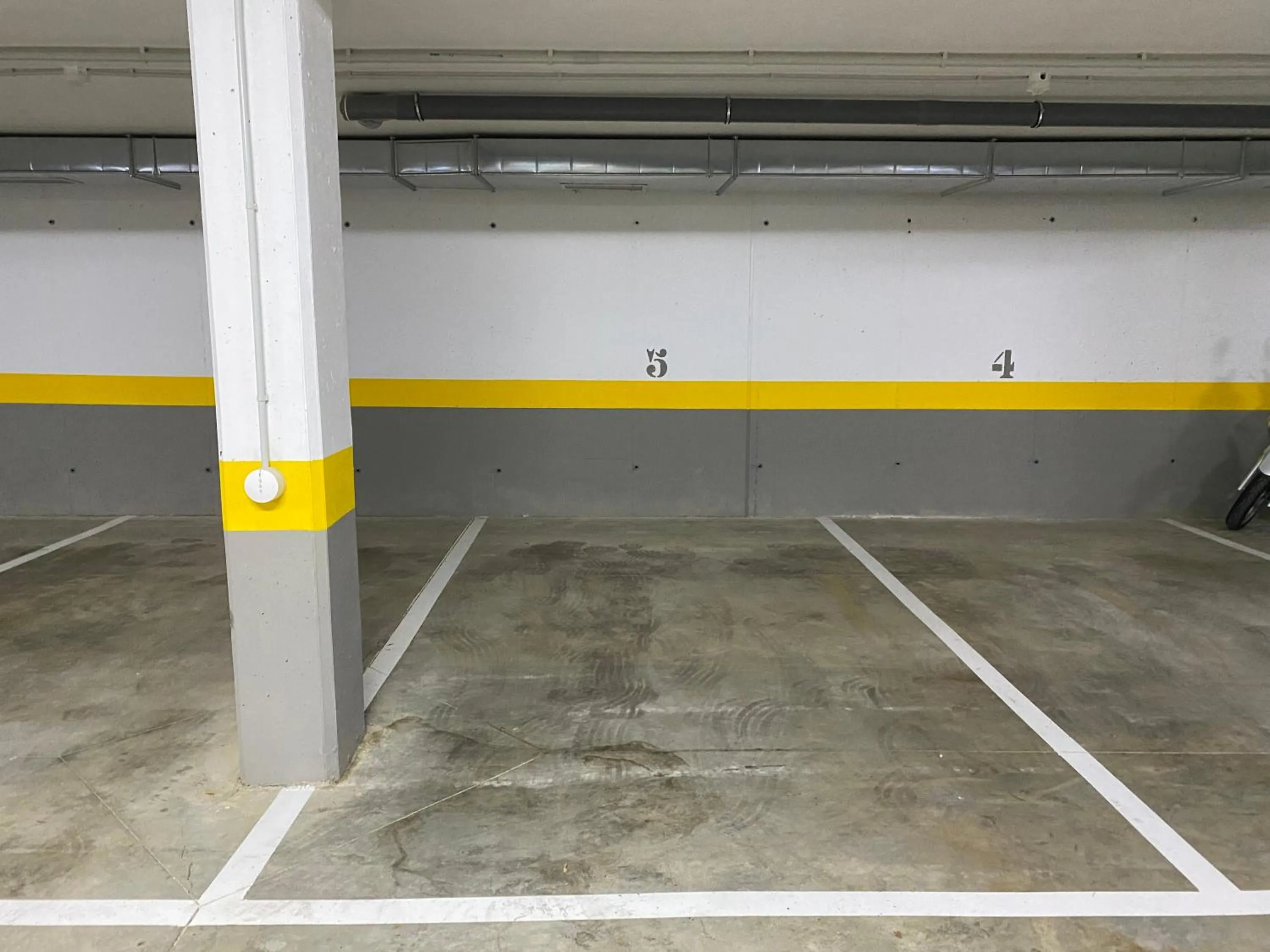 Parking in Apartamento nuevo, equipado y decorado con estilo