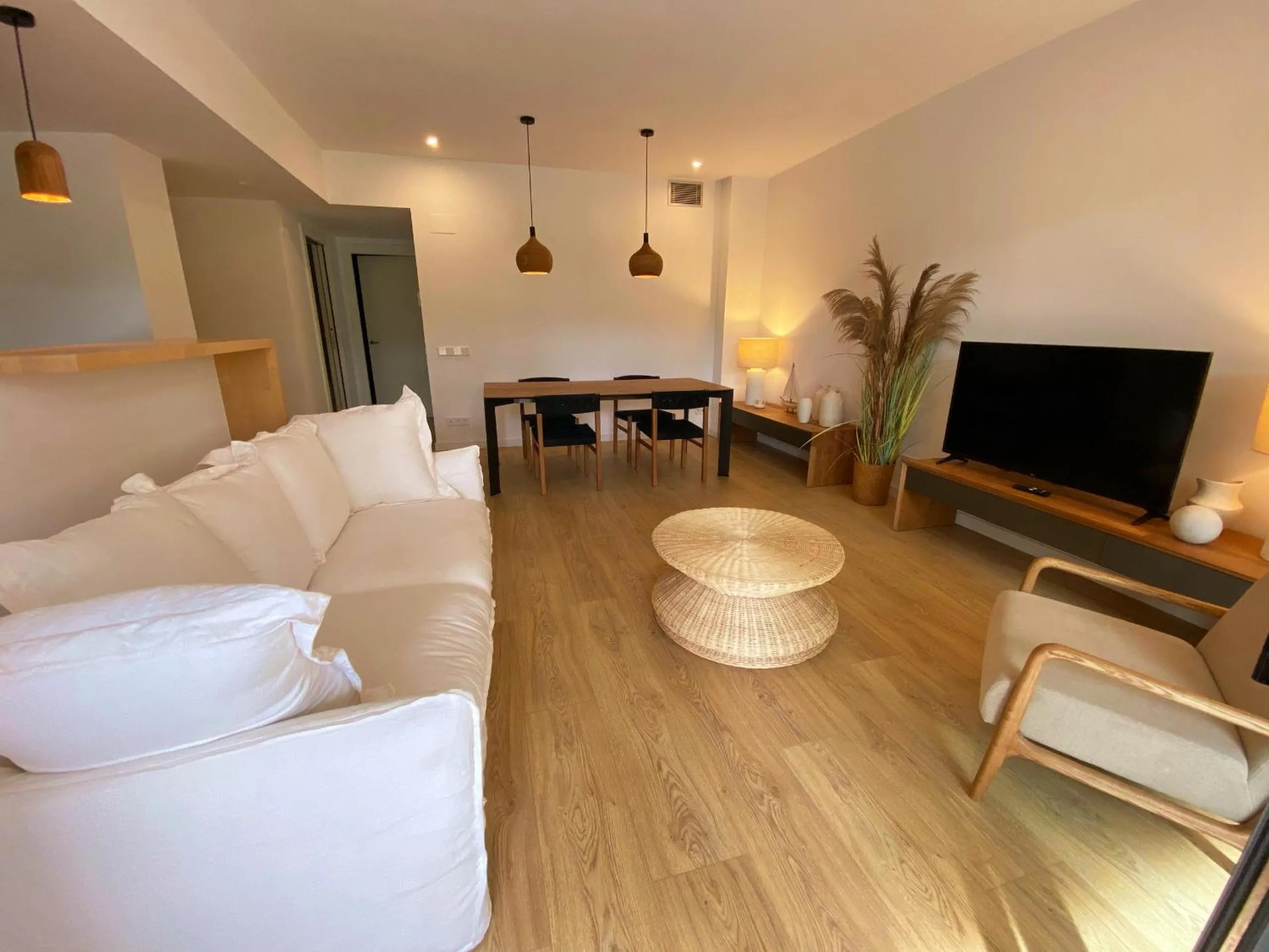 TV and multimedia in Apartamento nuevo, equipado y decorado con estilo