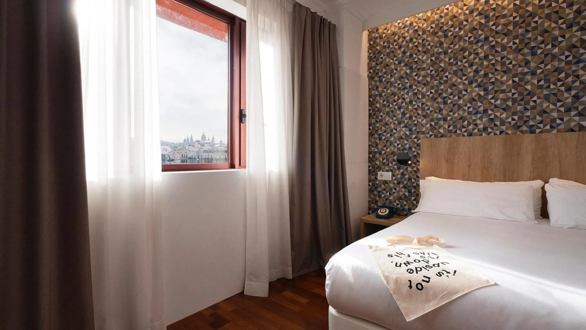 Bed in Chic & Basic Velvet