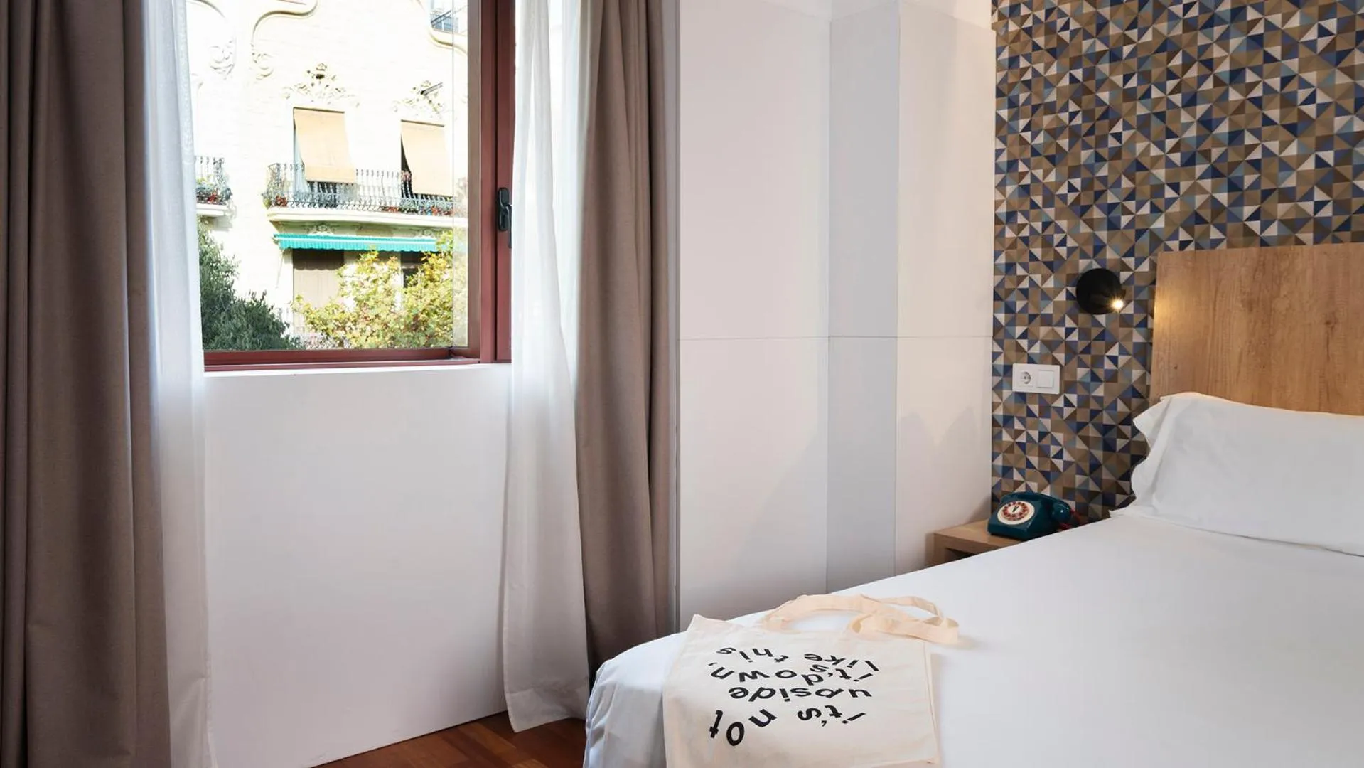 Bed in Chic & Basic Velvet