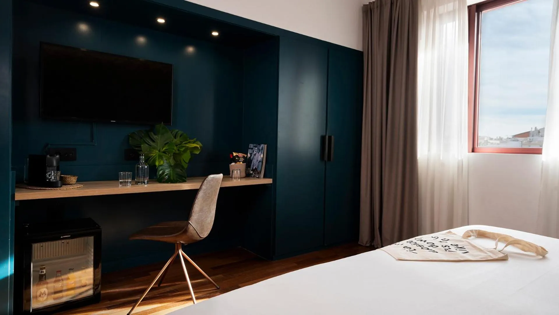 Bed in Chic & Basic Velvet