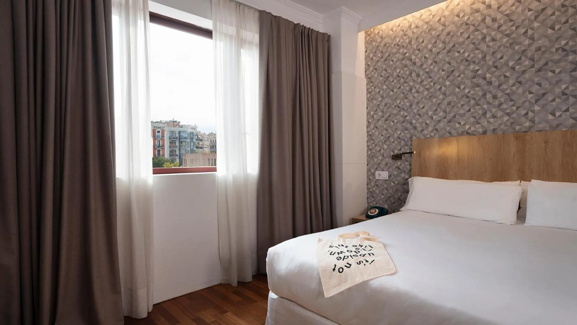 Bed in Chic & Basic Velvet