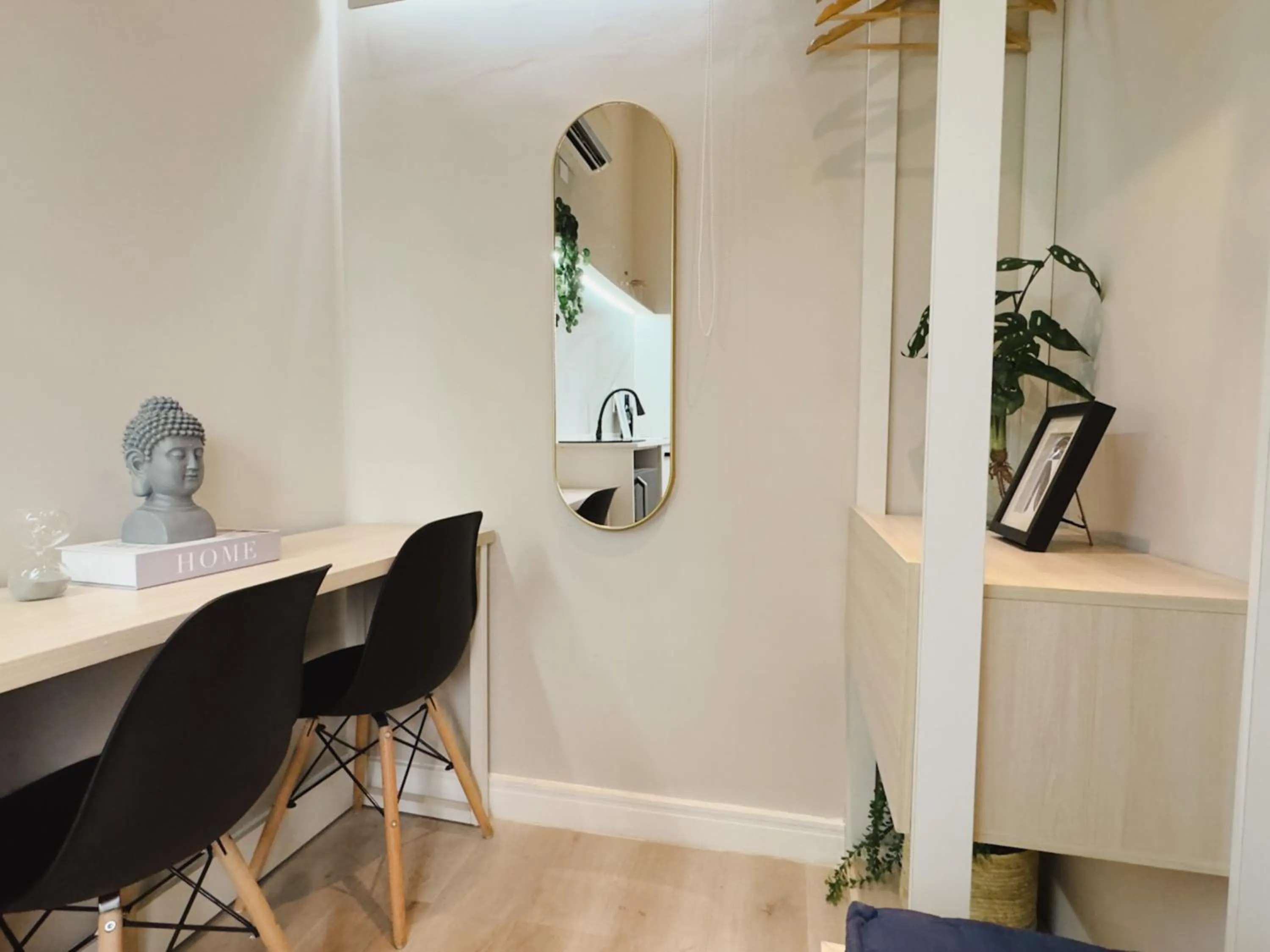 Photo of the whole room in Apê Paulista Alameda Santos