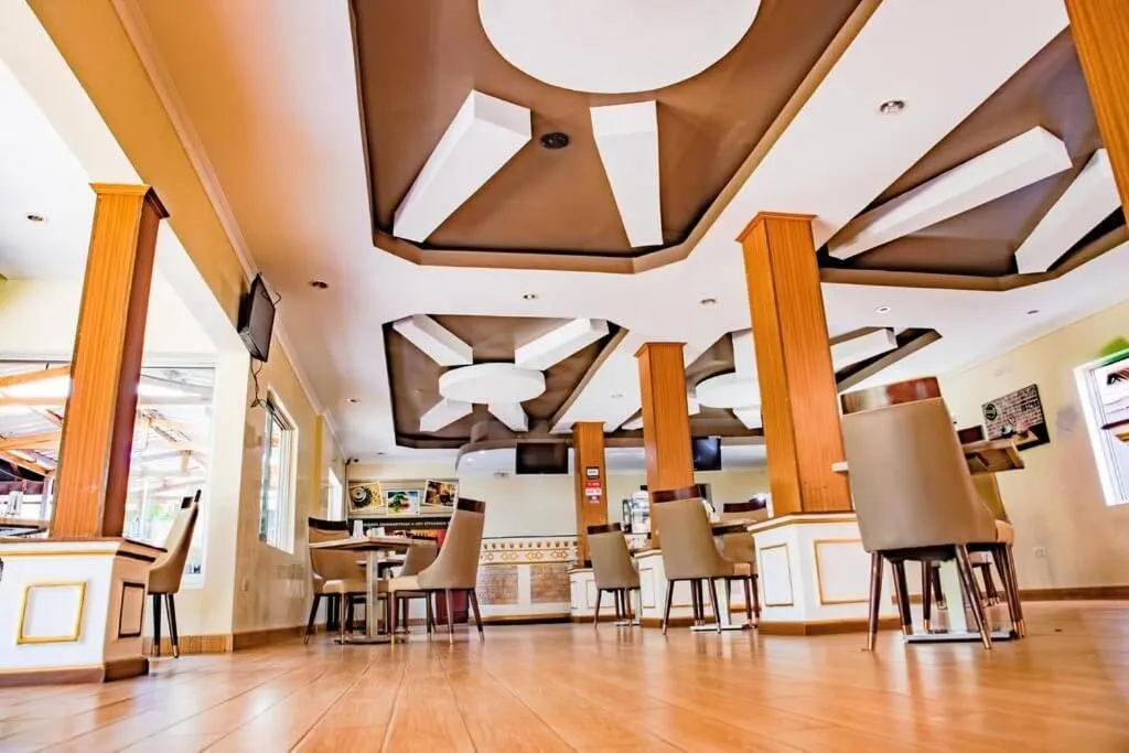 Restaurant/places to eat in Romeos Hotel