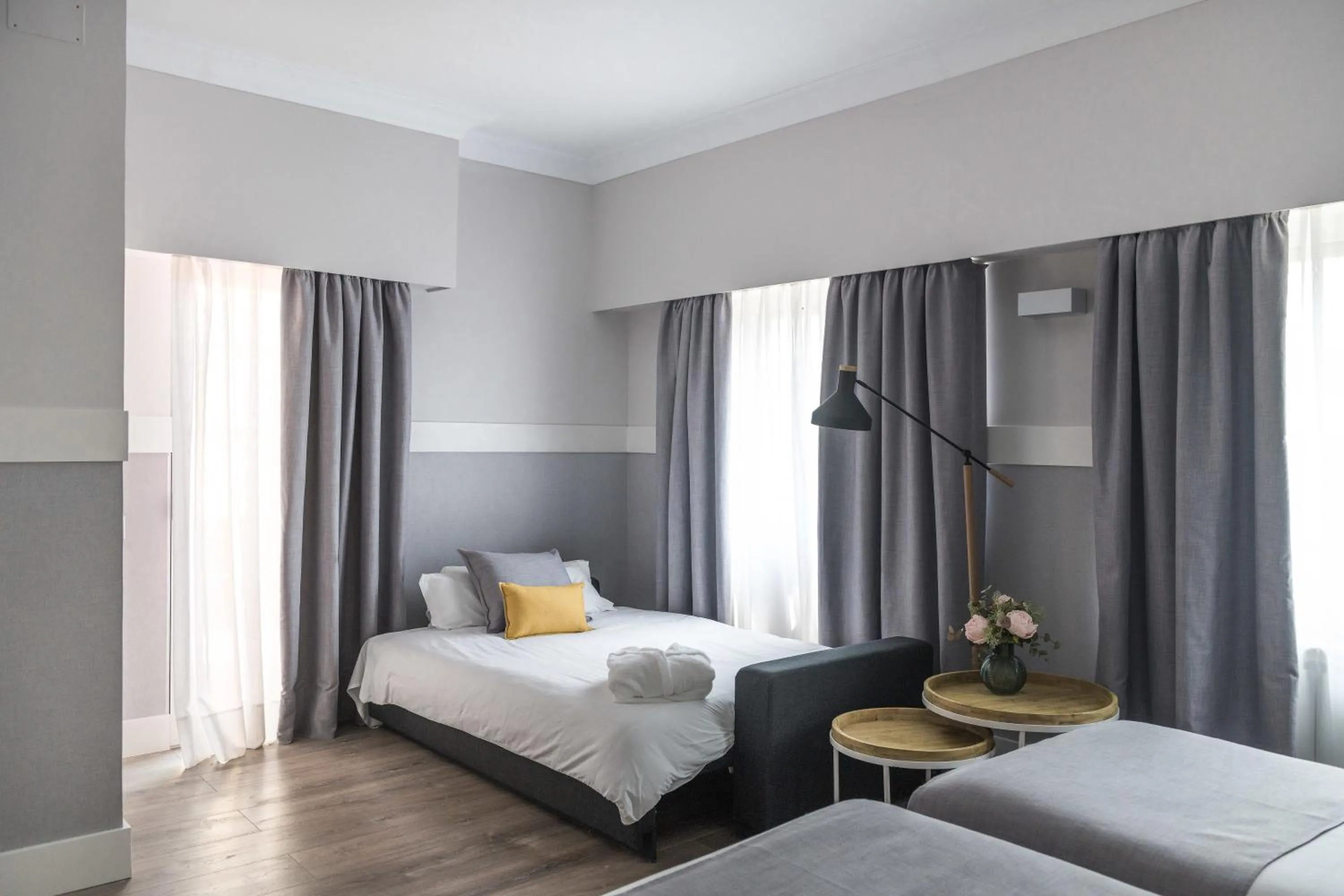 Photo of the whole room, Bed in BYPILLOW Velázquez 45