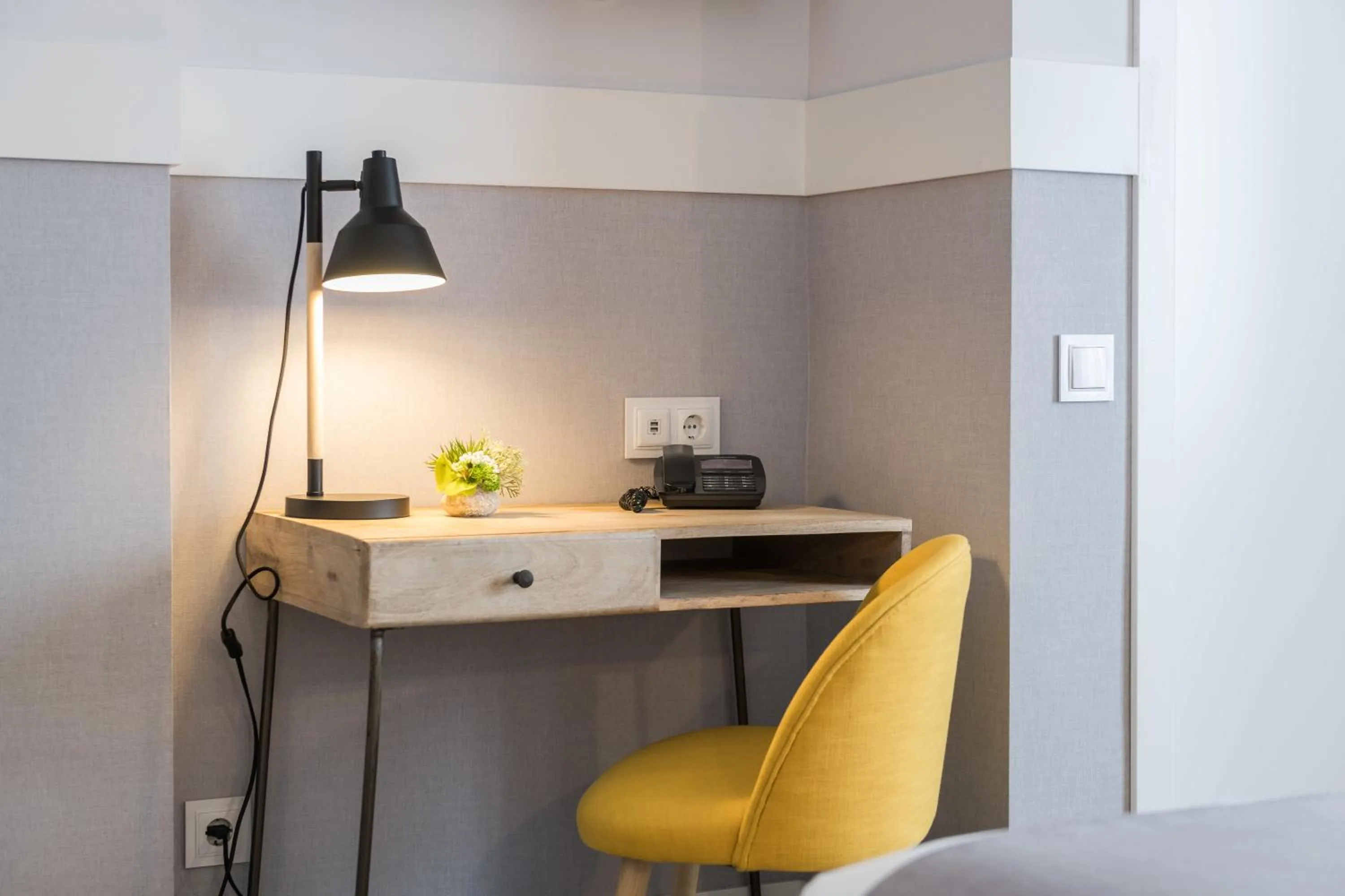 Photo of the whole room in BYPILLOW Velázquez 45