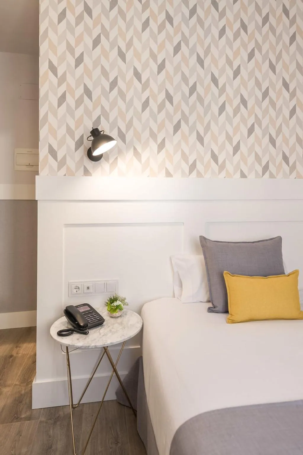 Photo of the whole room, Bed in BYPILLOW Velázquez 45