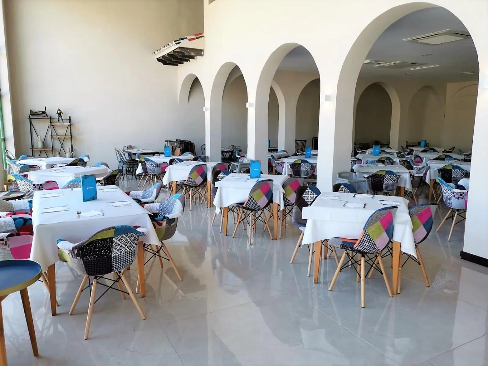 Restaurant/places to eat in BelleVue Club