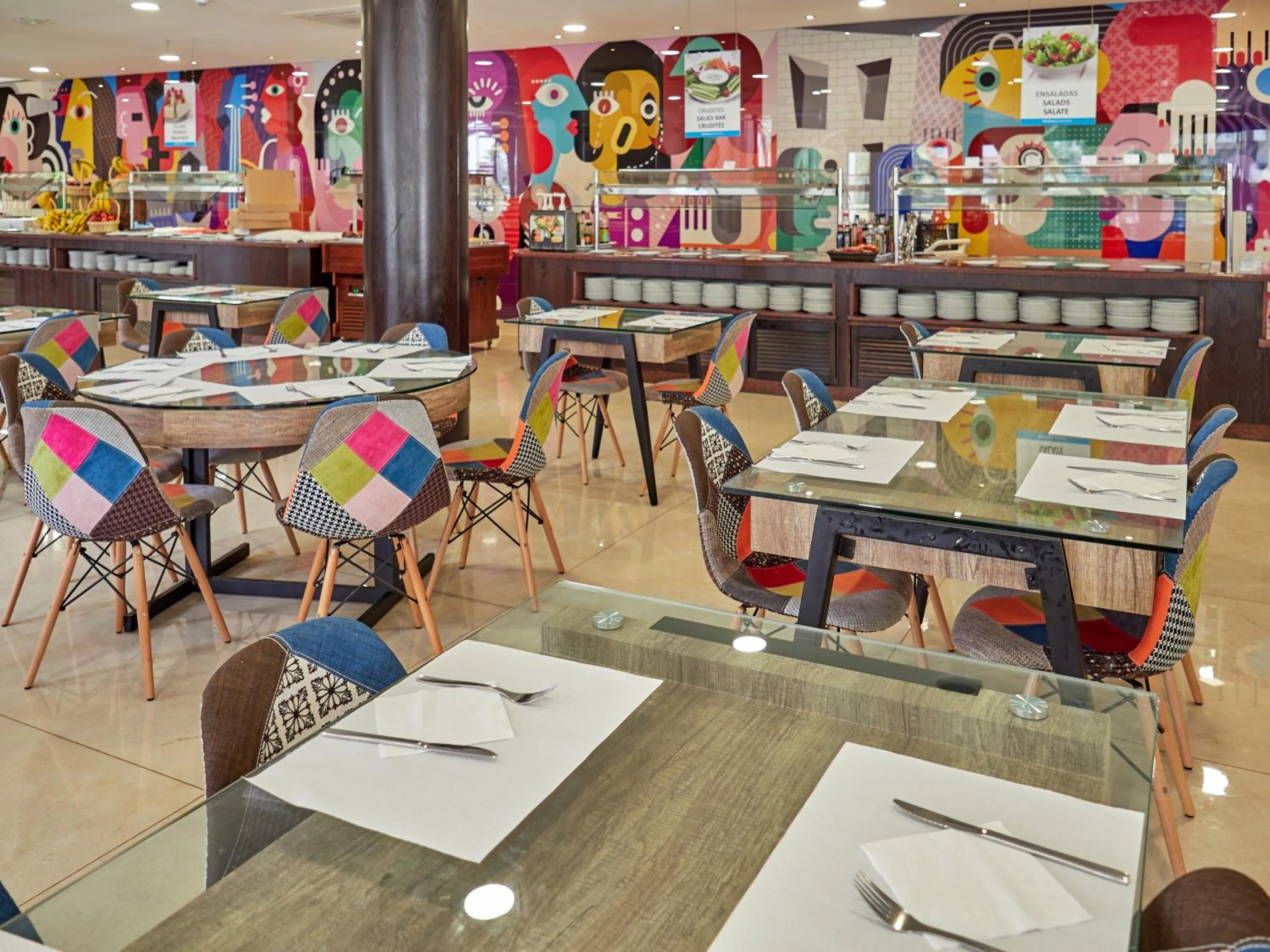 Restaurant/places to eat in BelleVue Club