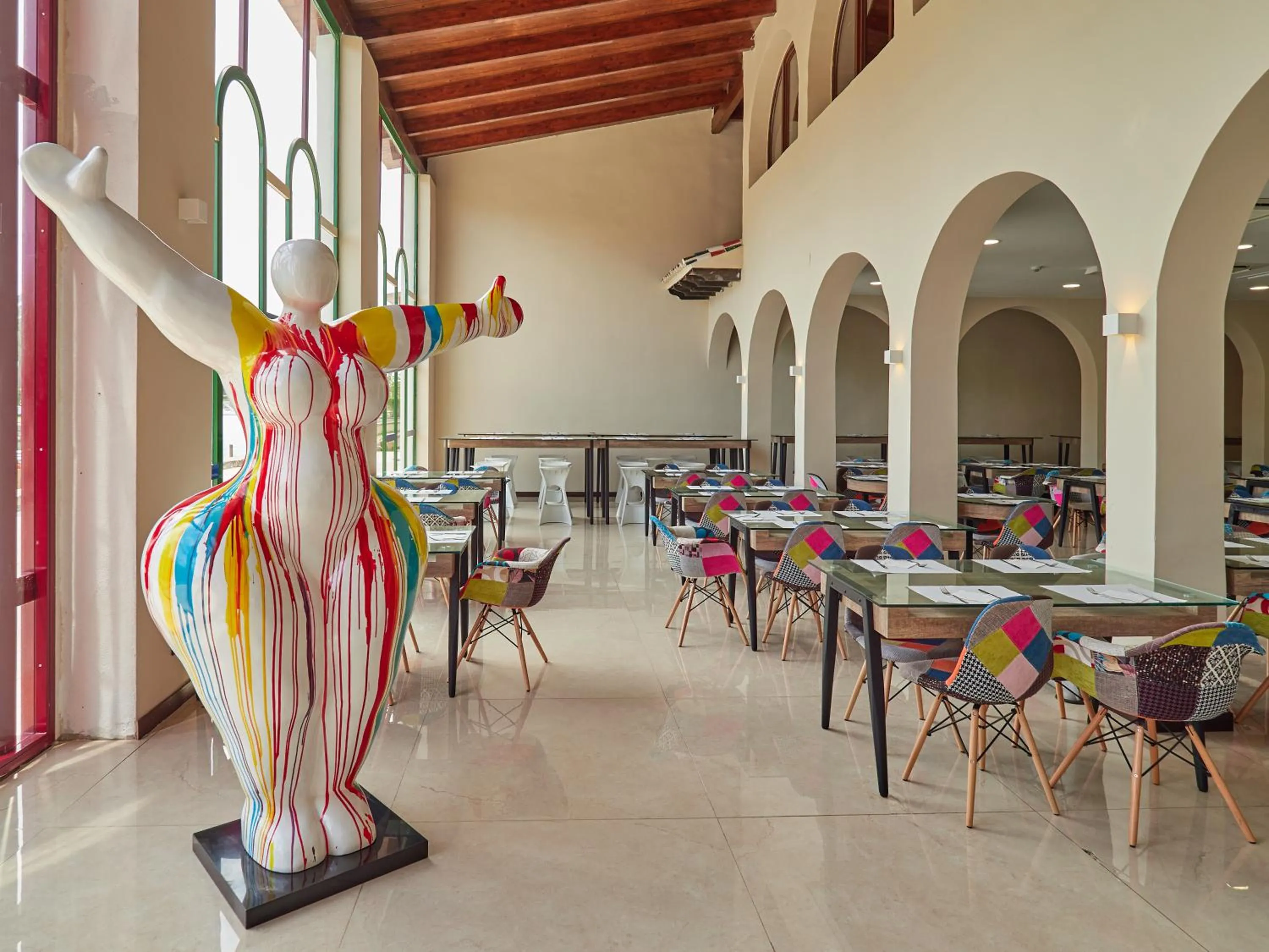 Restaurant/places to eat in BelleVue Club