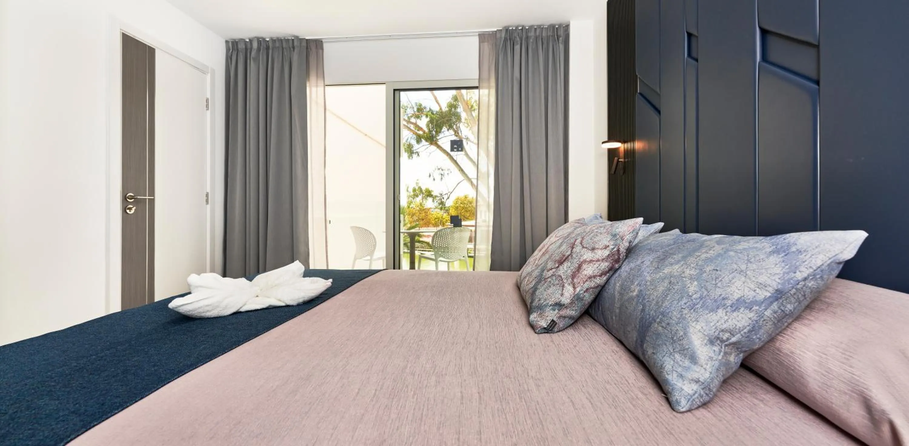 Bedroom, Bed in BelleVue Club