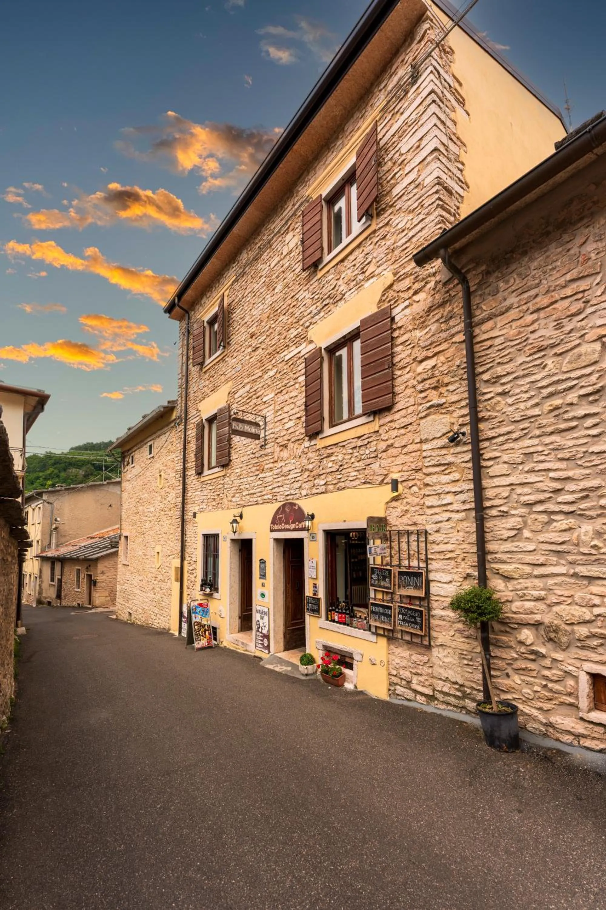 Property building in BB Molina