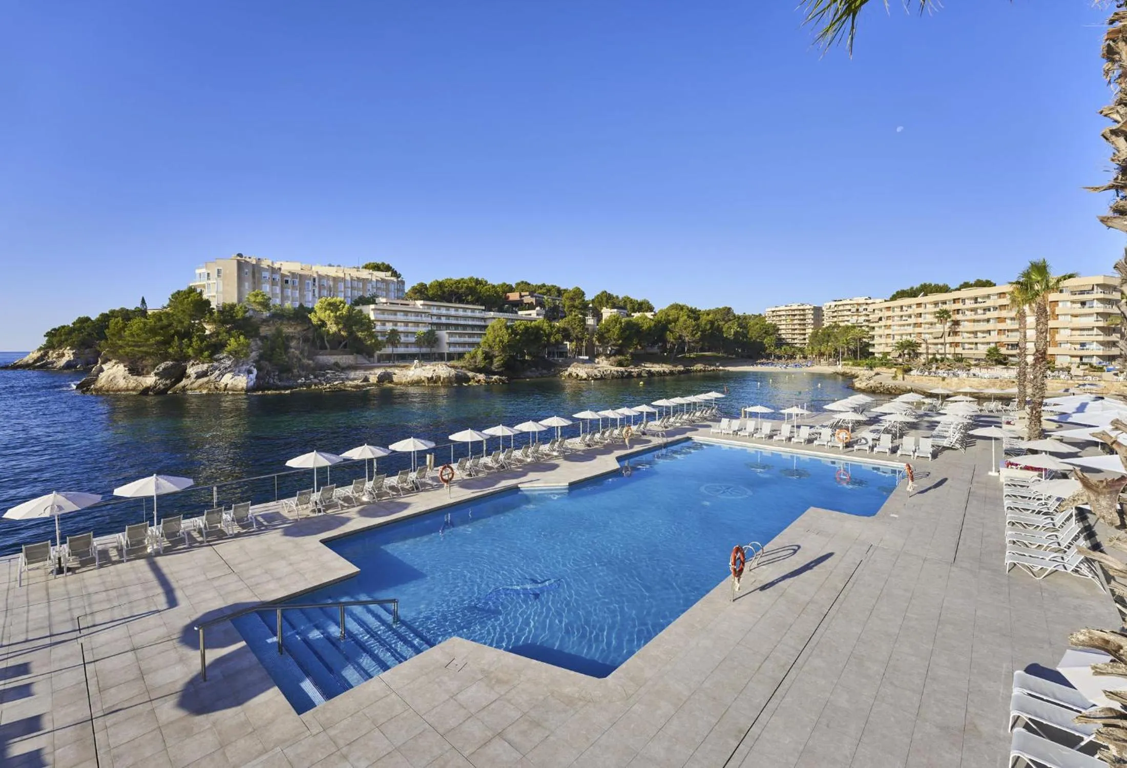 Swimming pool in Globales Cala Viñas Adults Only 16+