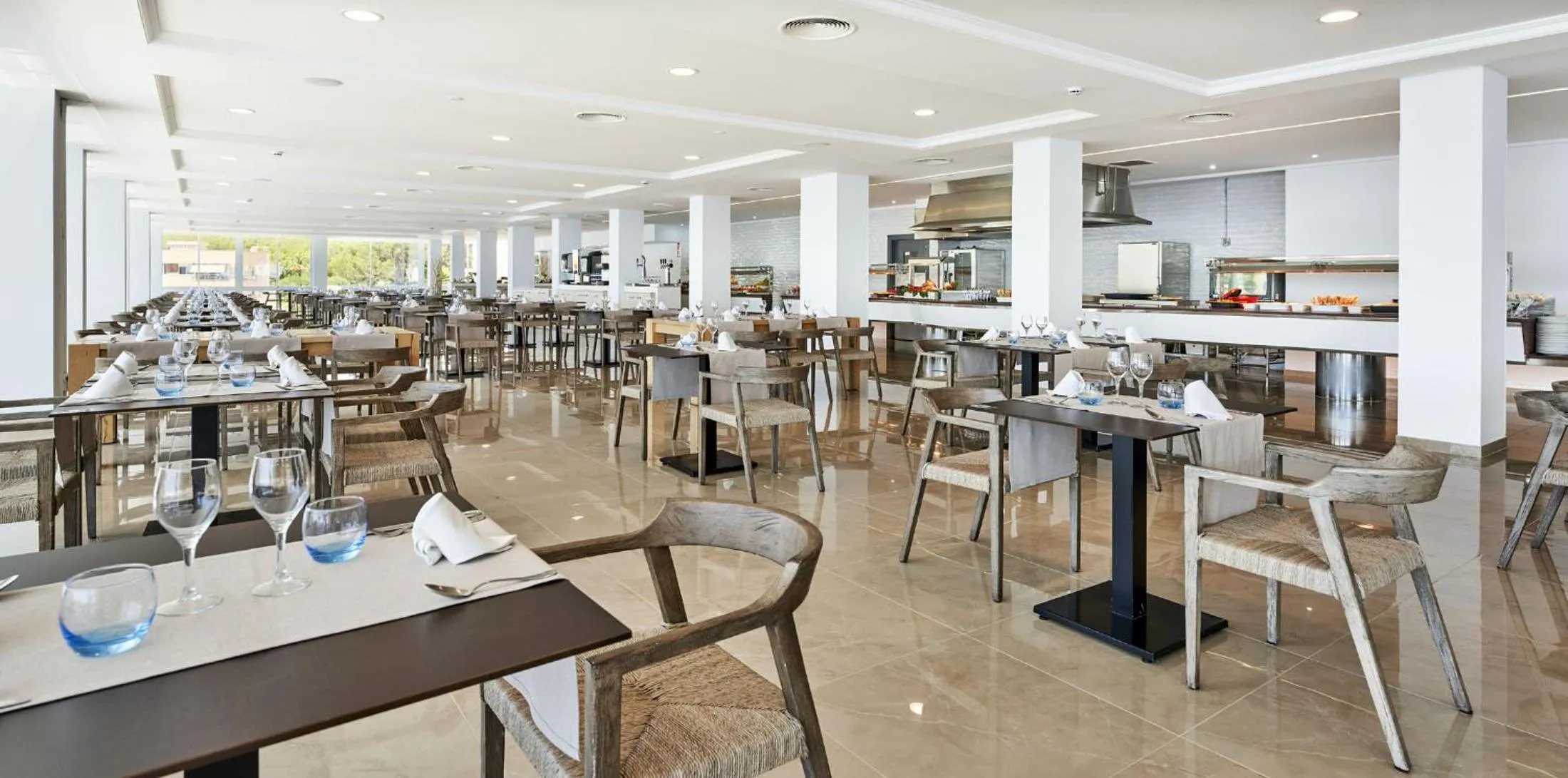 Dining area in Globales Cala Viñas Adults Only 16+