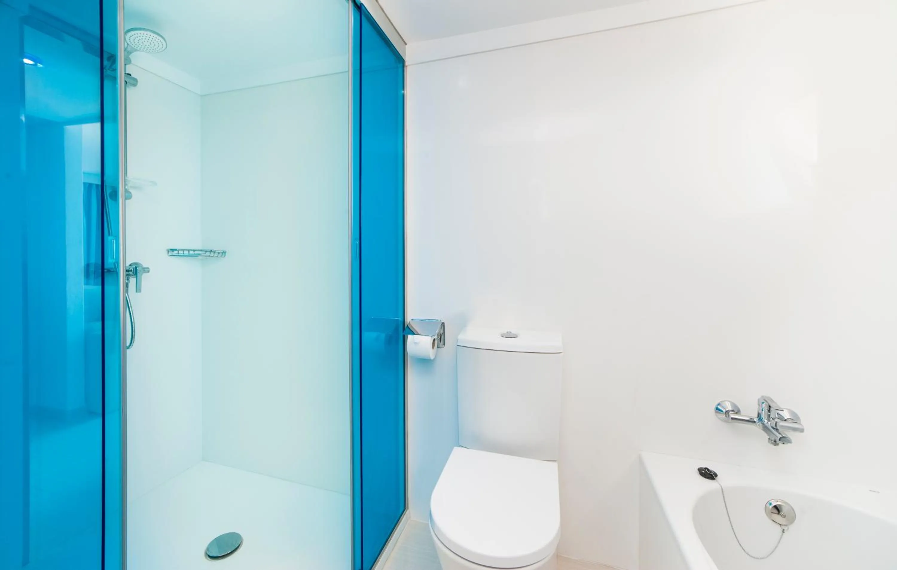 Shower in Globales America