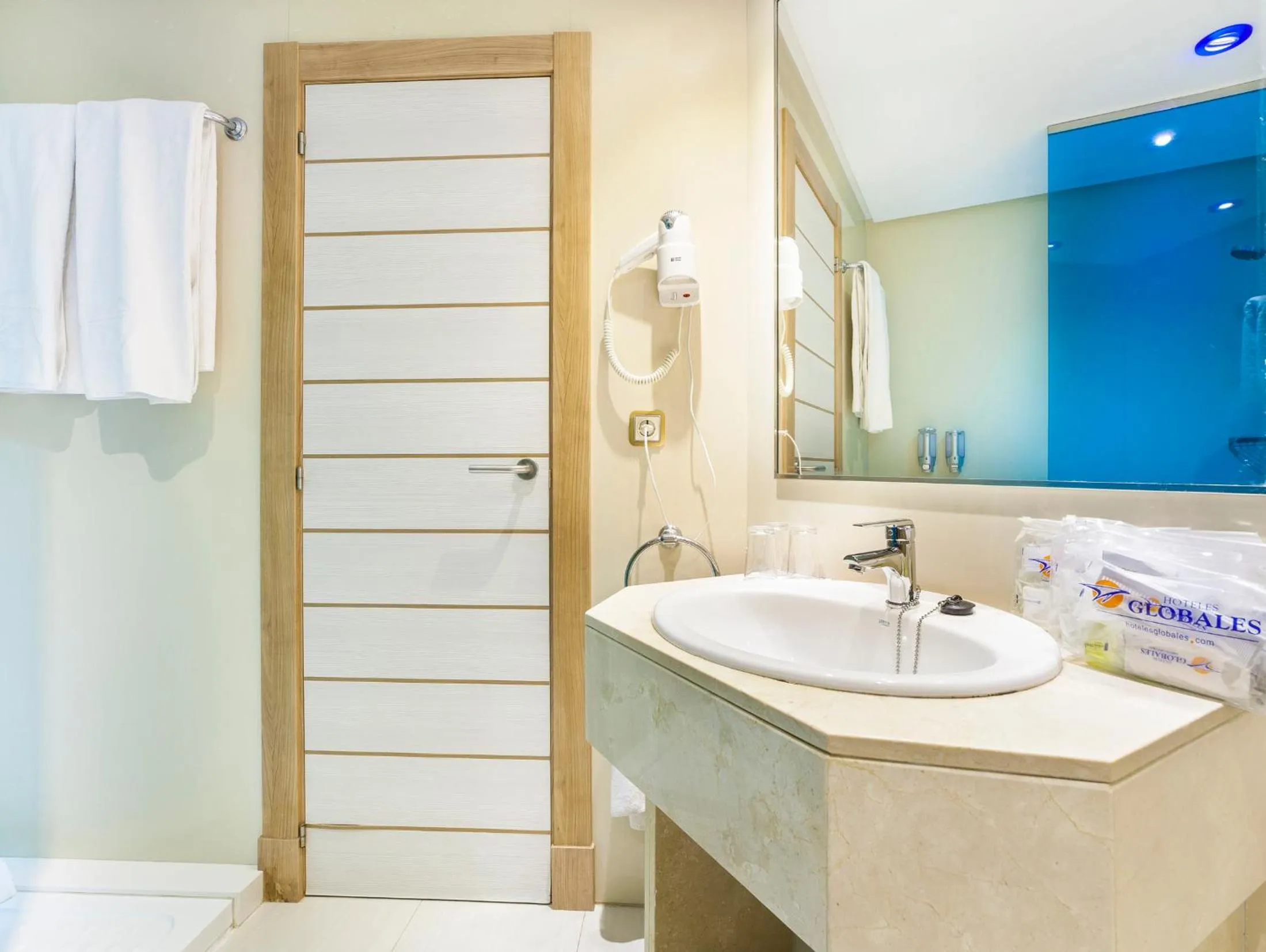 Bathroom in Globales America