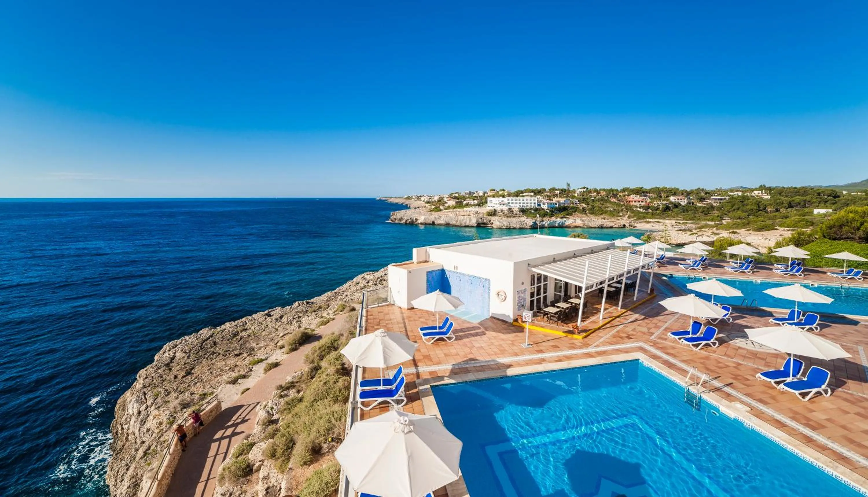 Swimming pool in Globales America