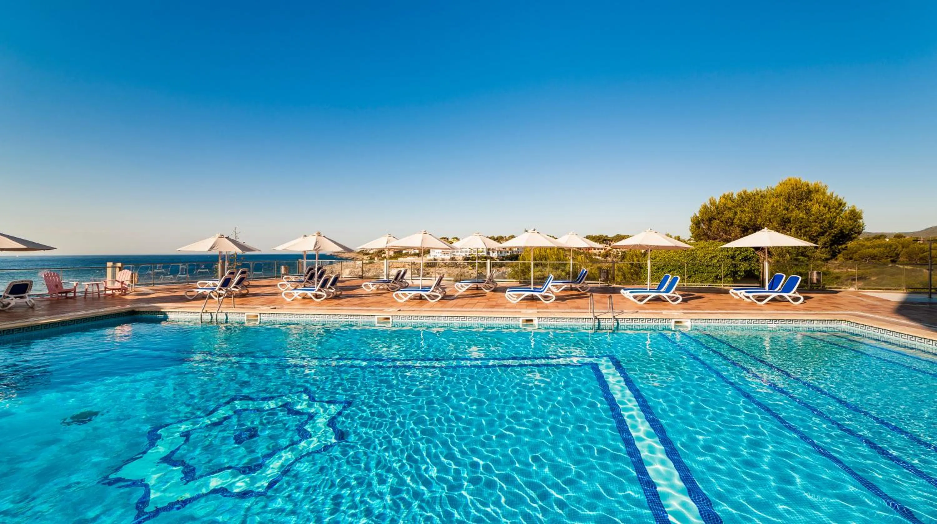 Swimming pool in Globales America