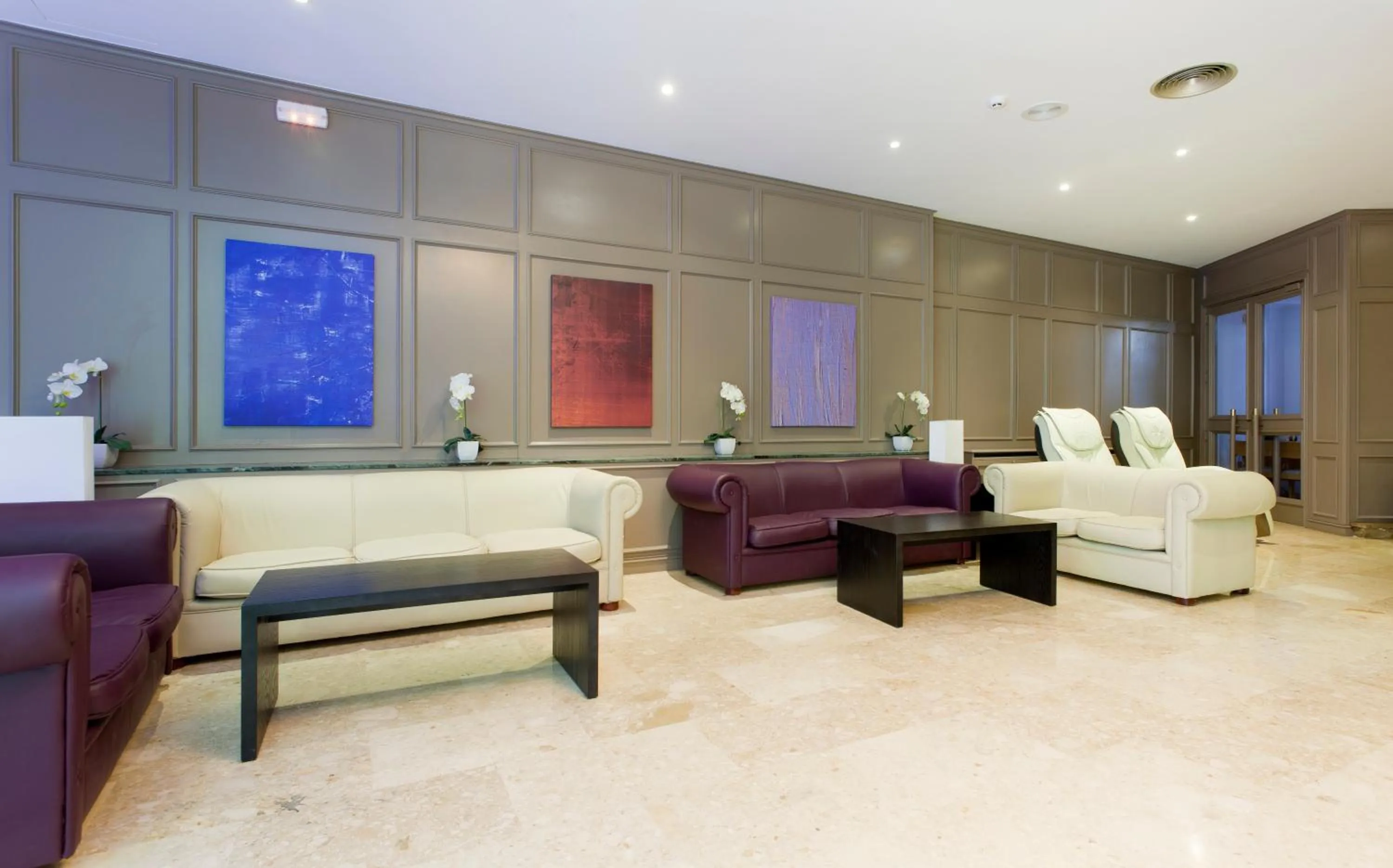 Lobby or reception in Globales America