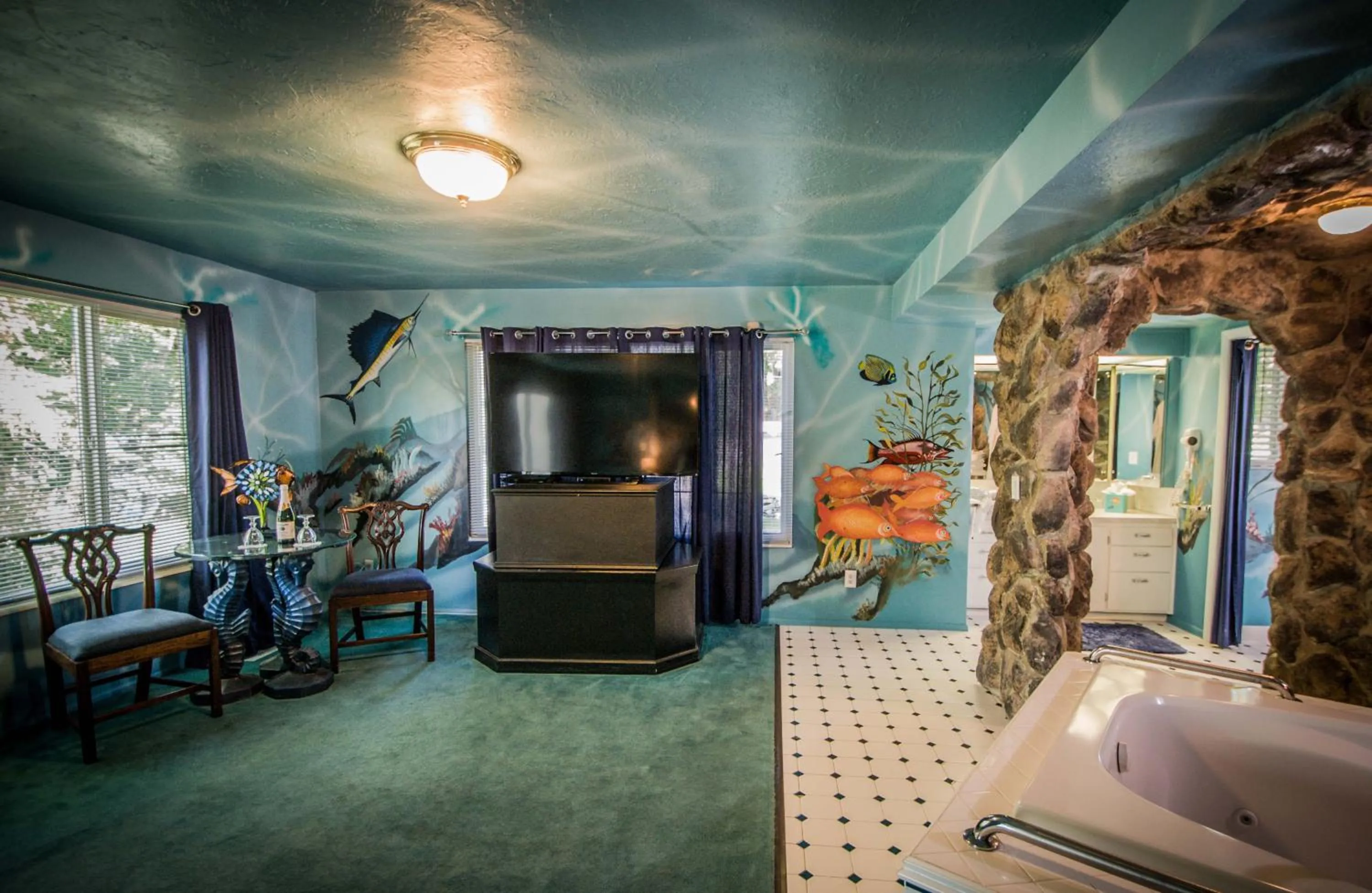 Photo of the whole room in The Anniversary Inn - Logan