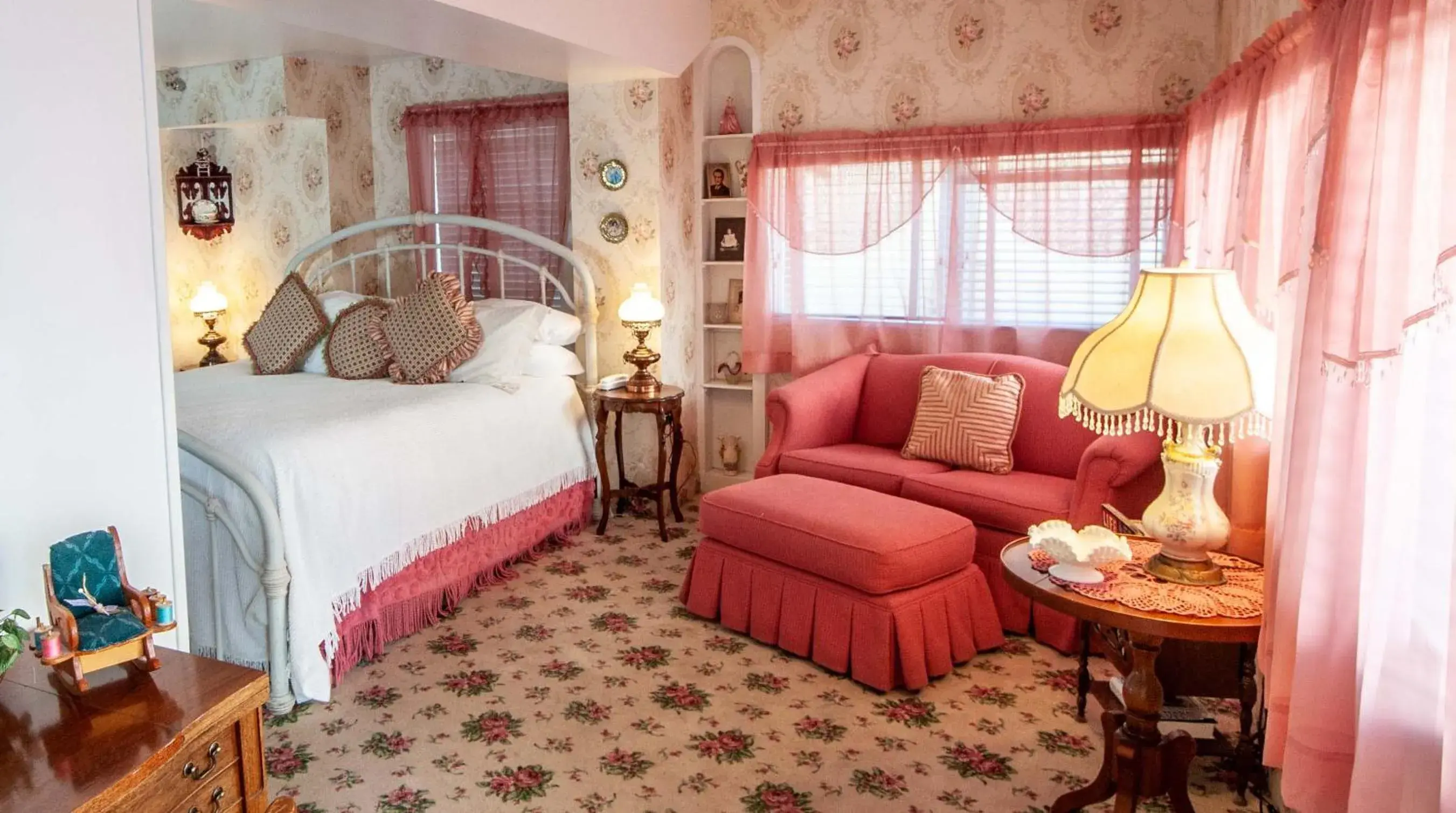 King Room with Garden View in The Anniversary Inn - Logan King Room with Garden View in The Anniversary Inn - Logan