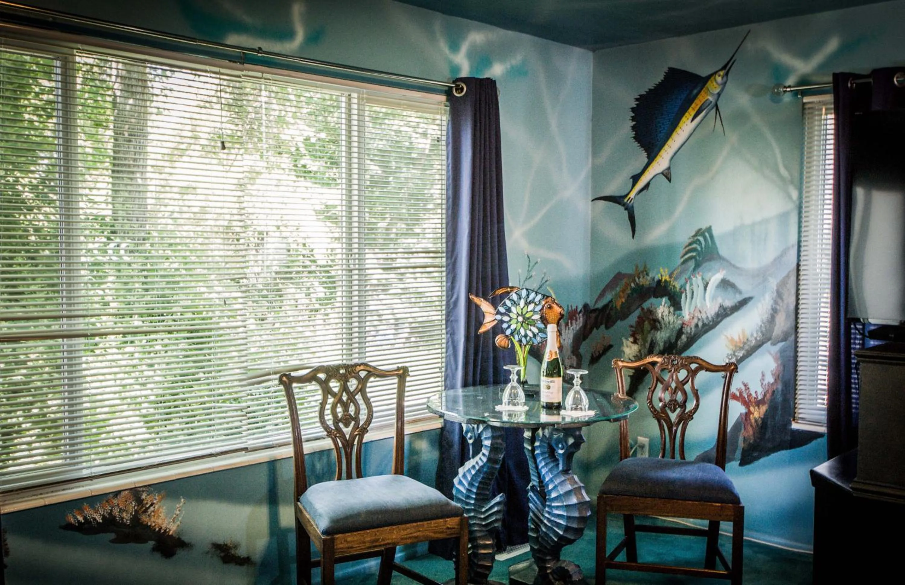 Seating area in The Anniversary Inn - Logan