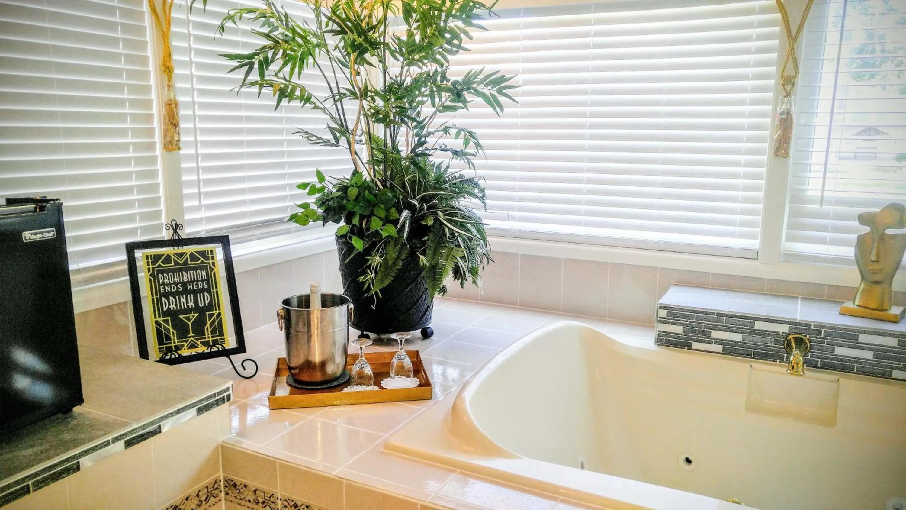 Bath in The Anniversary Inn - Logan