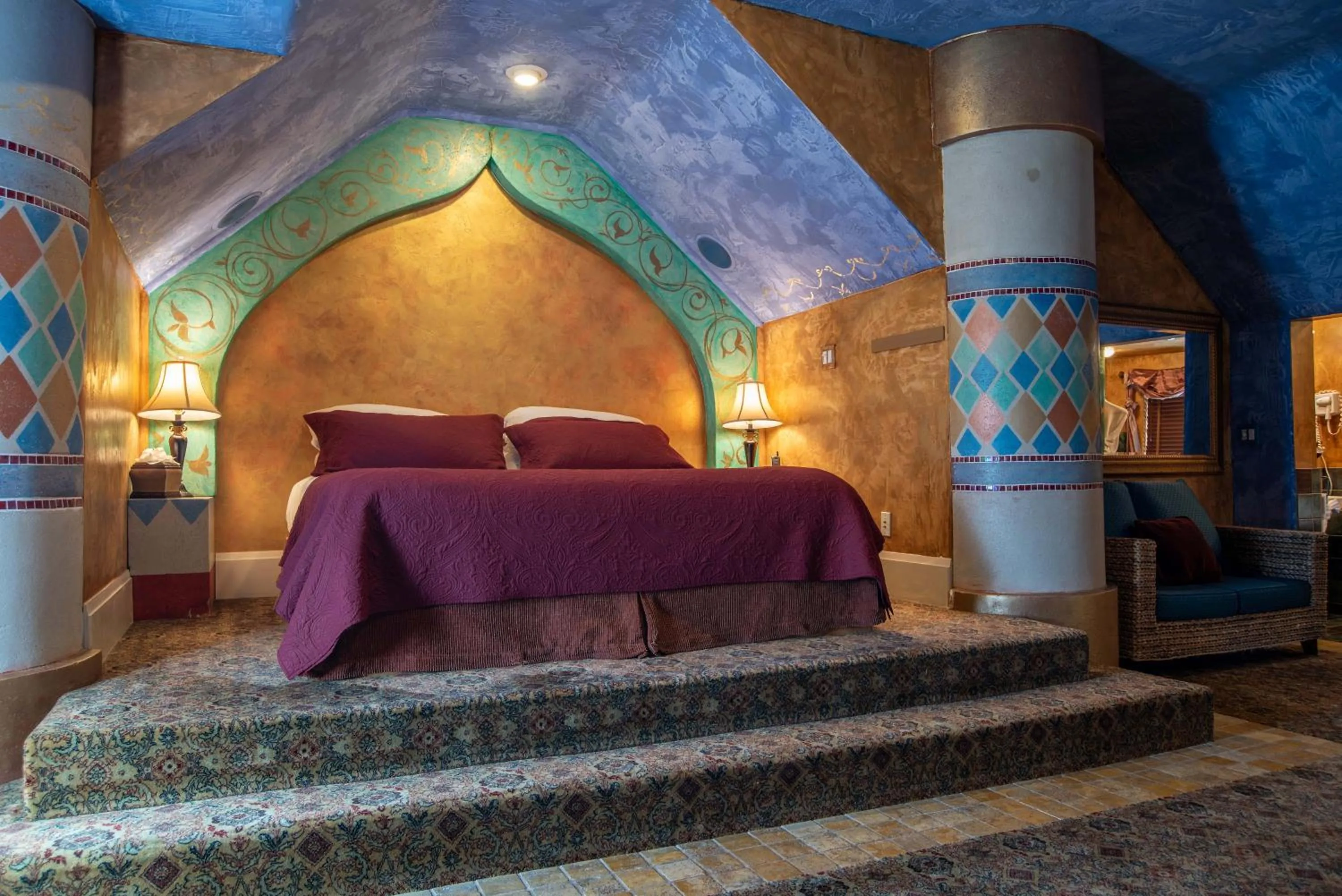 Bedroom, Bed in The Anniversary Inn - Logan