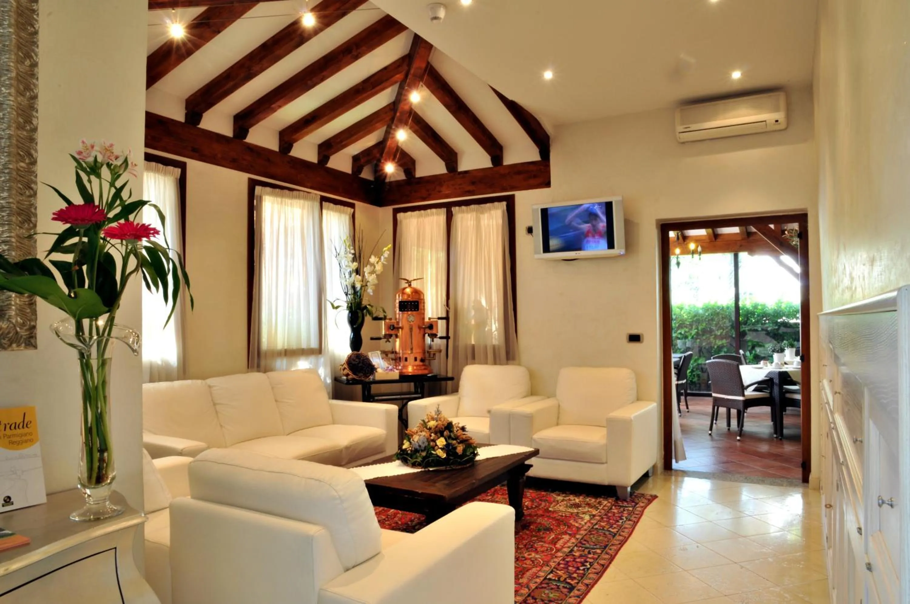 TV and multimedia in Hotel Ferro di Cavallo