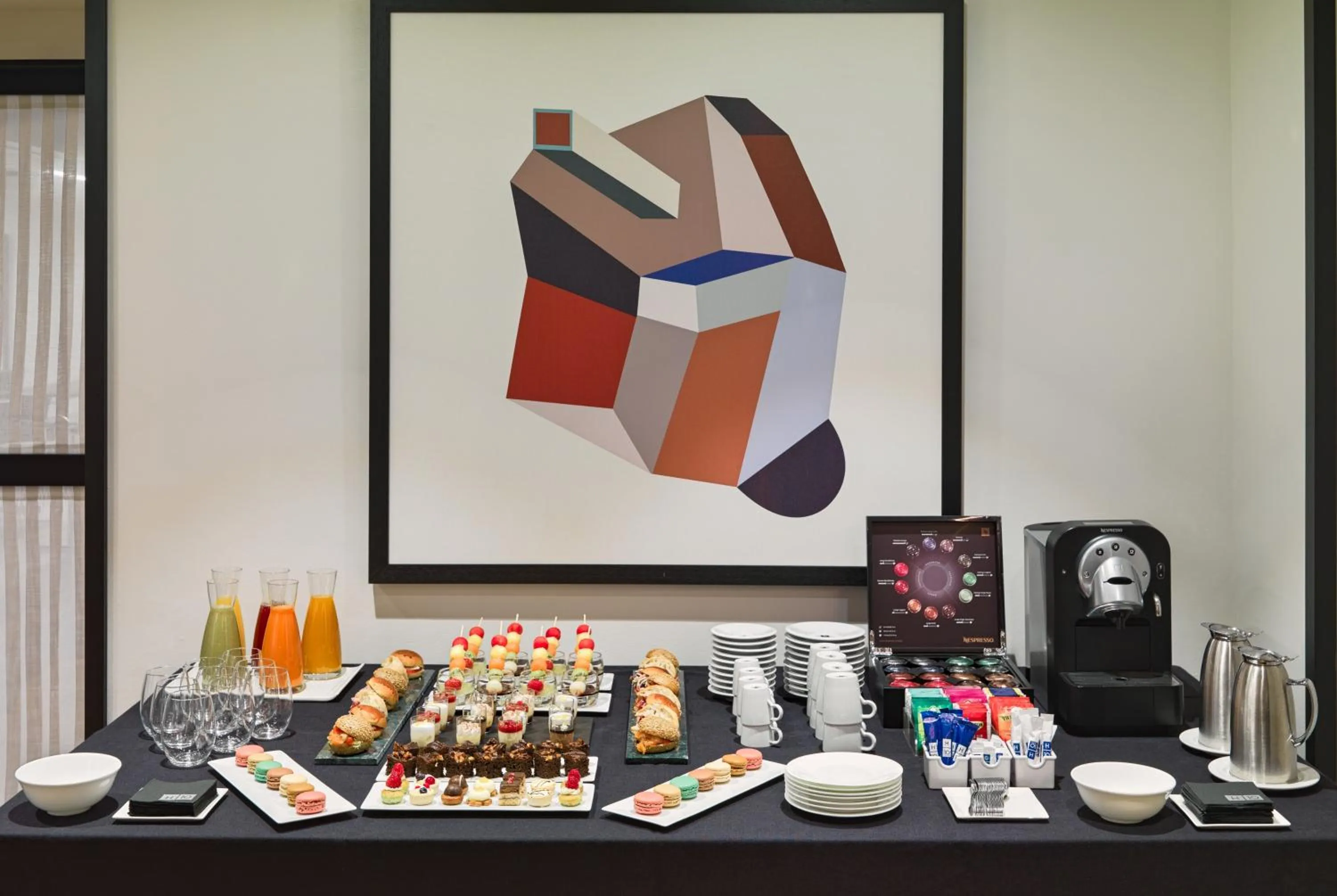 Food and drinks in H10 Universitat