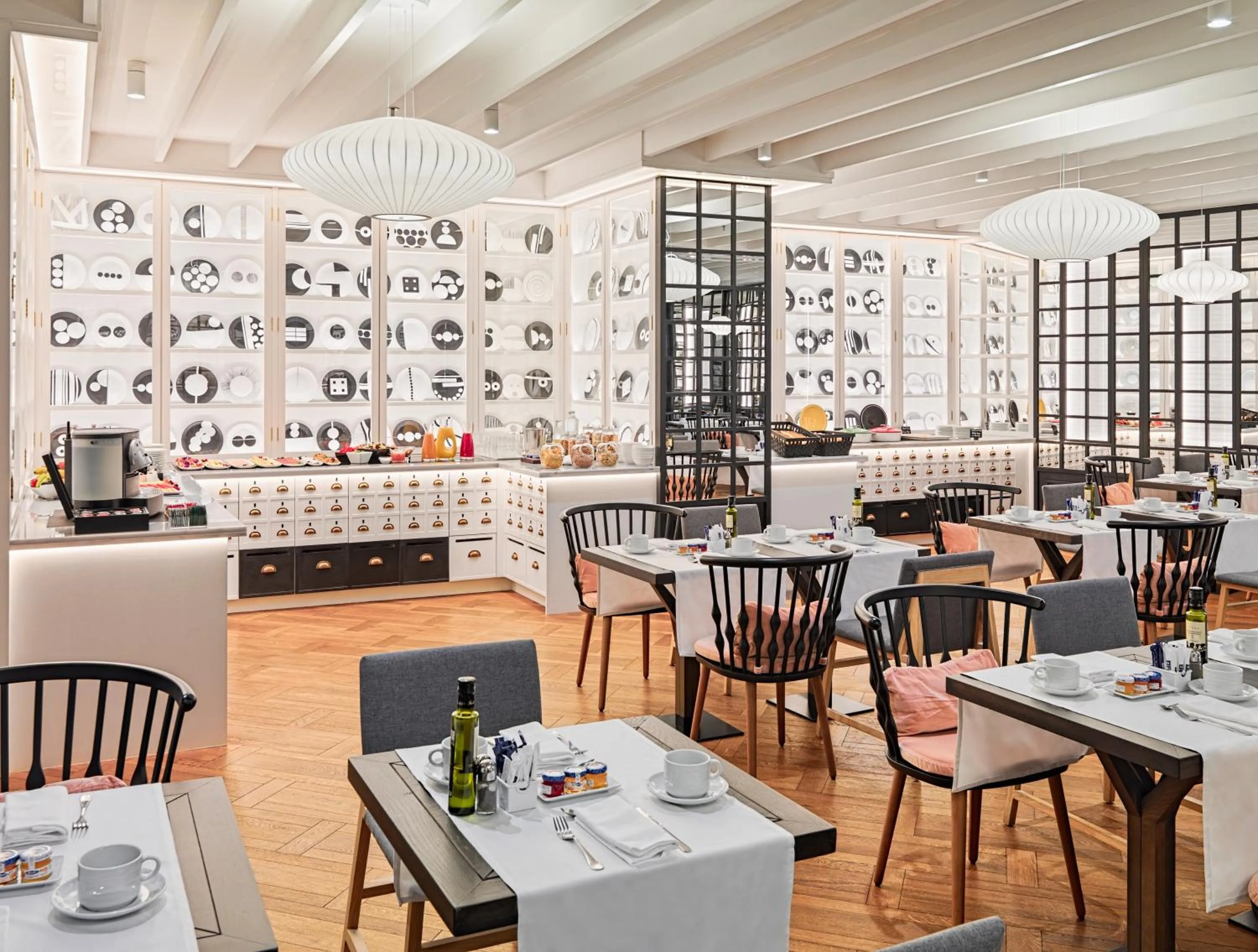 Restaurant/places to eat in H10 Universitat