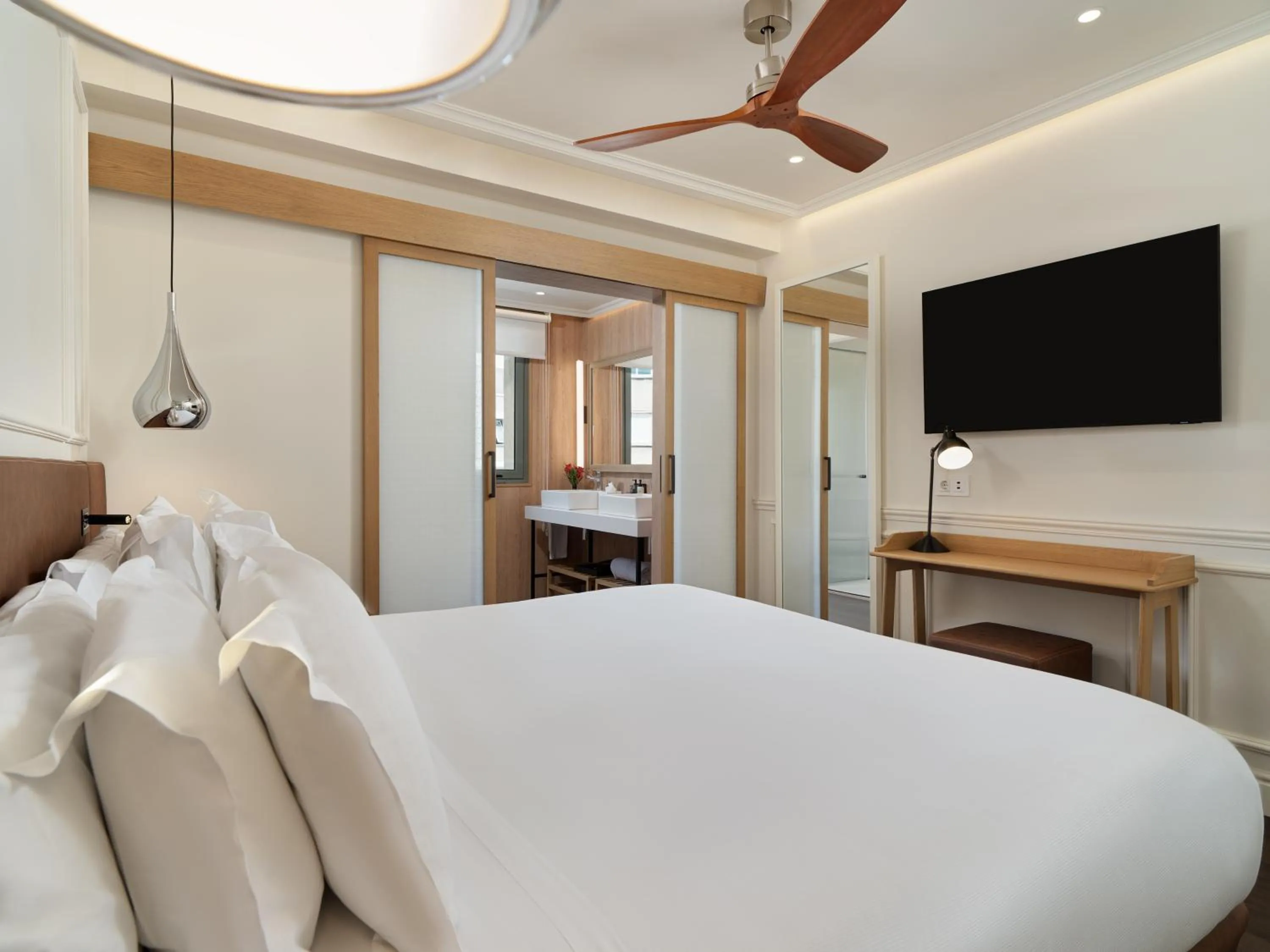 Bed in H10 Universitat