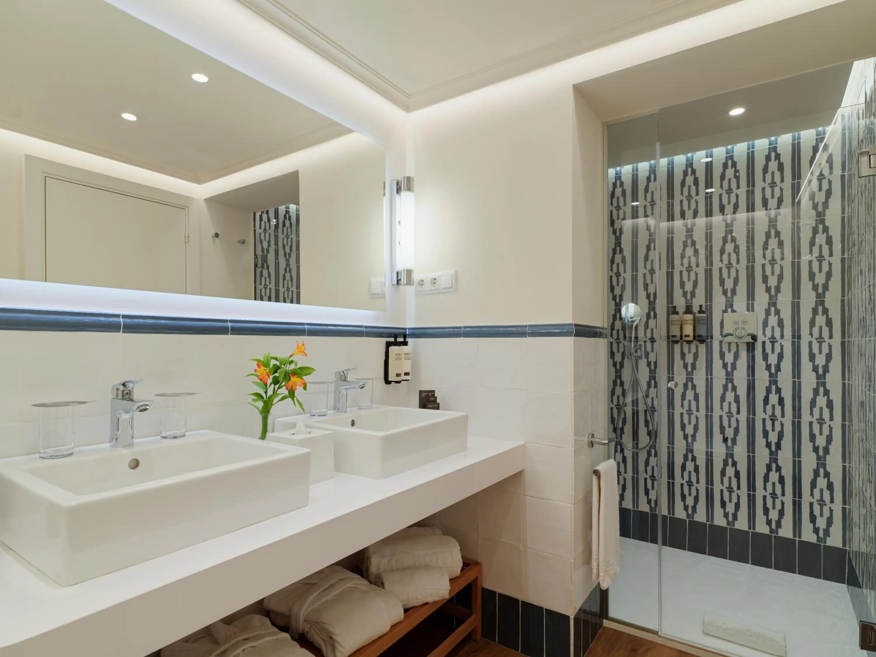 Bathroom in H10 Universitat