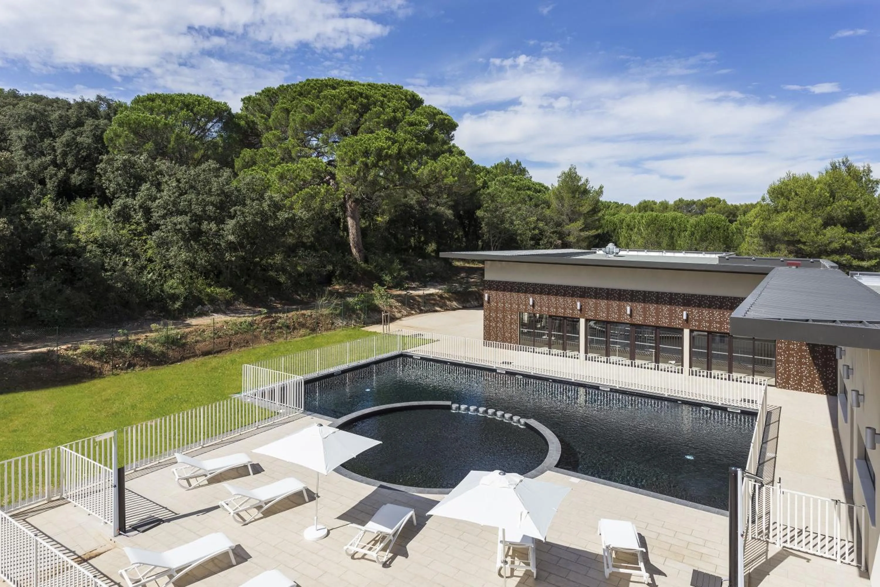 Facade/entrance in Residhotel Résidence Pont du Gard