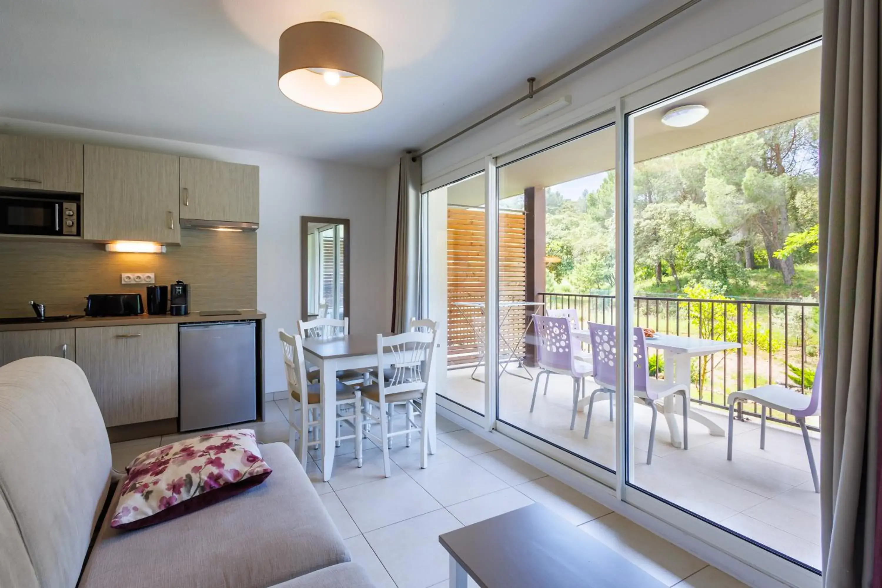 One-Bedroom Apartment with Garrigue View in Residhotel Résidence Pont du Gard One-Bedroom Apartment with Garrigue View in Residhotel Résidence Pont du Gard