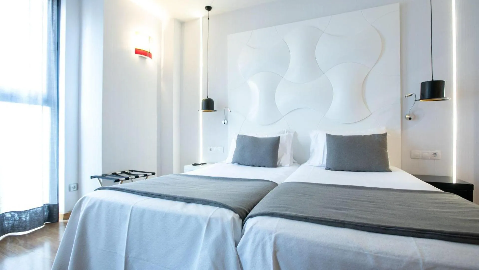 Photo of the whole room, Bed in Evenia Rocafort