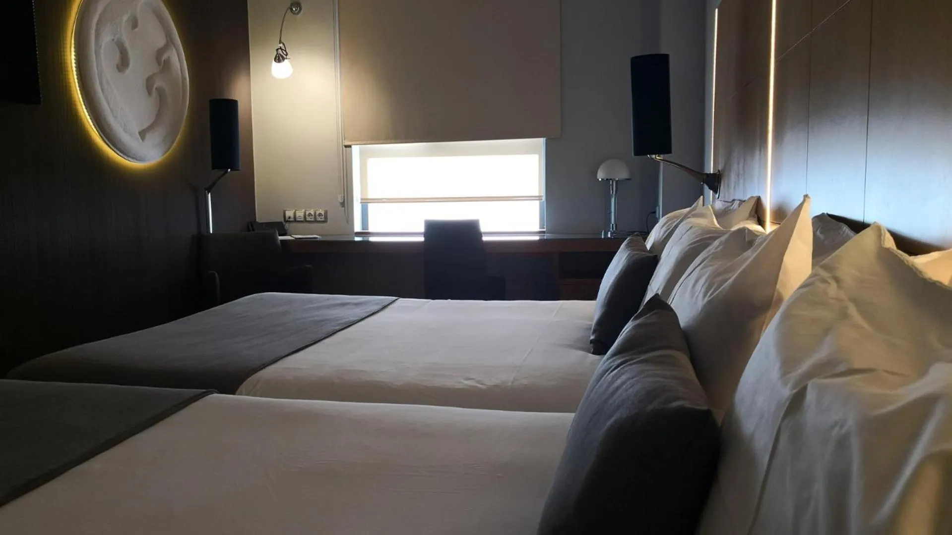 Photo of the whole room, Bed in Evenia Rossello