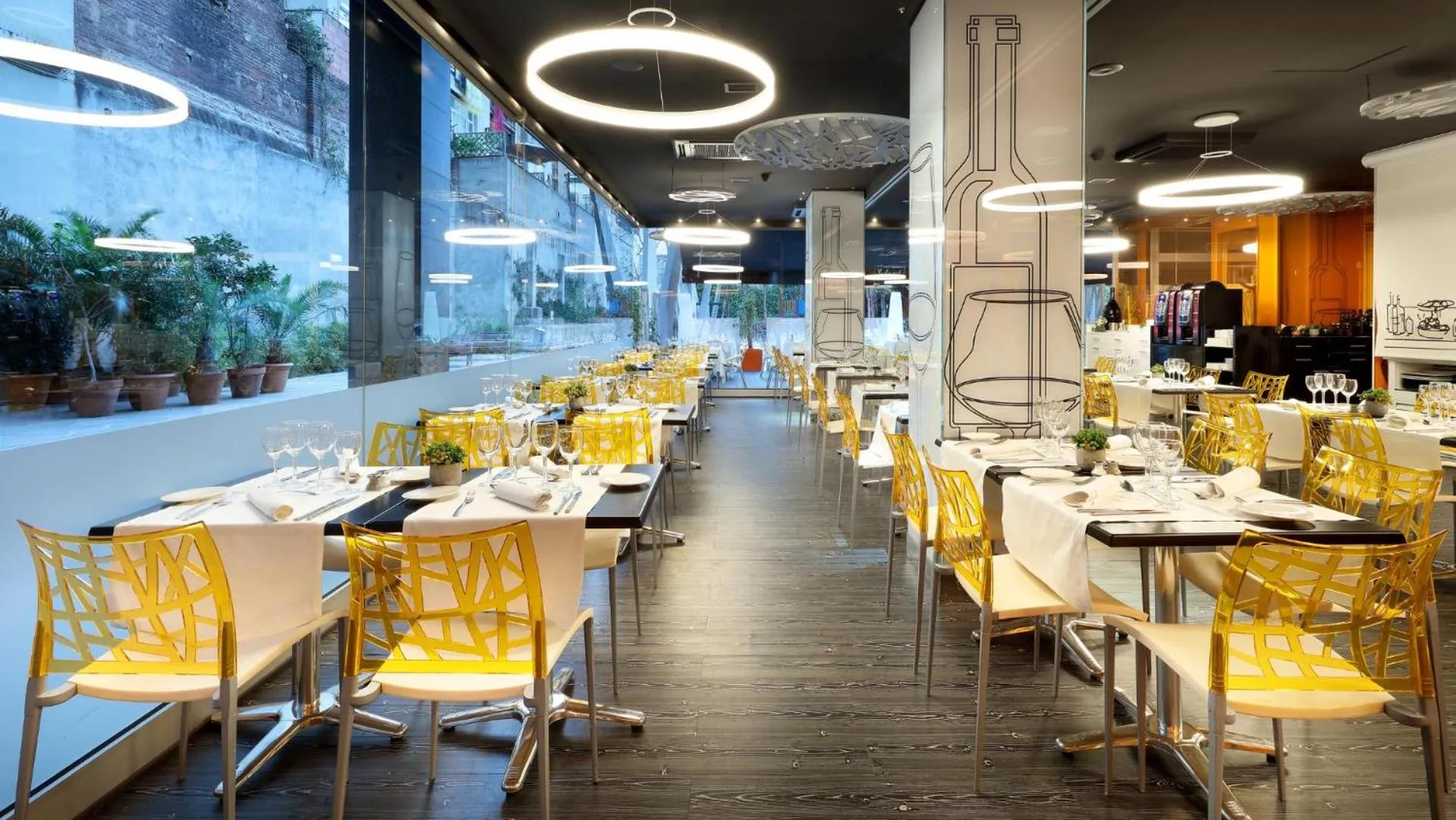 Restaurant/places to eat in Evenia Rossello