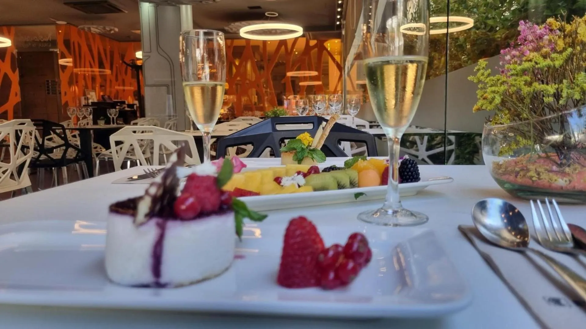 Restaurant/places to eat in Evenia Rossello