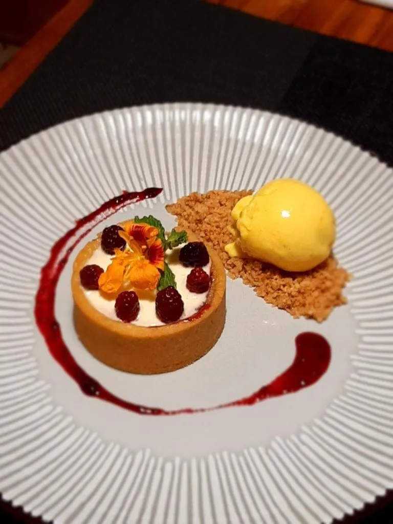 Restaurant/places to eat in Café de Playa Beach Front Hotel