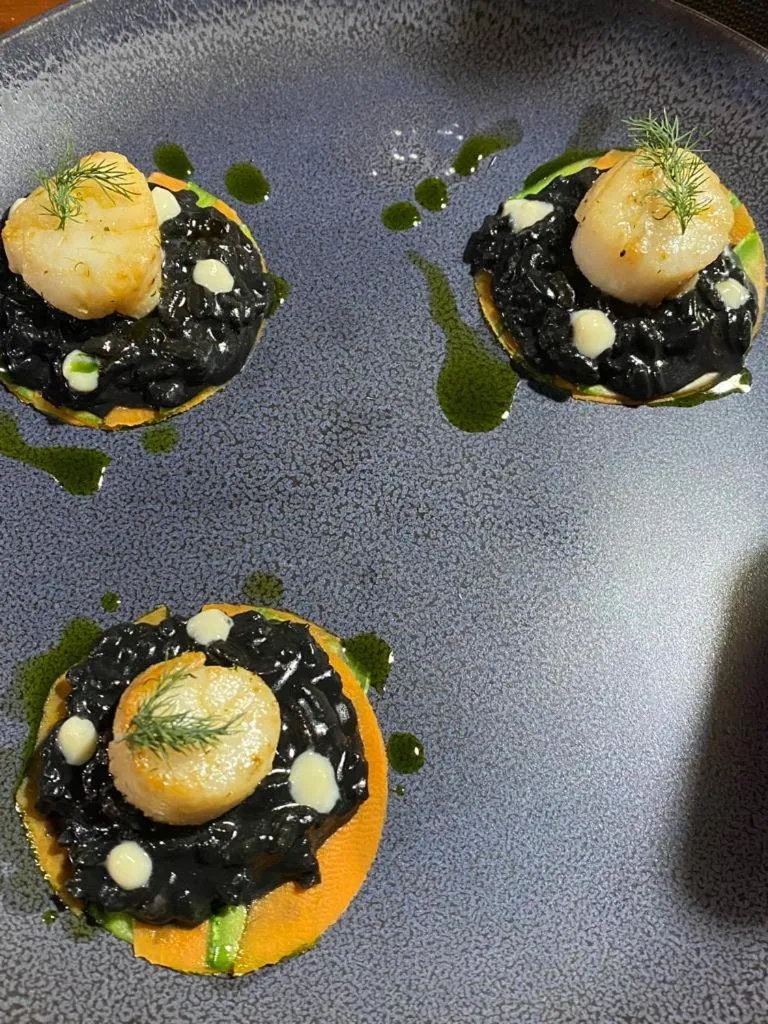 Restaurant/places to eat in Café de Playa Beach Front Hotel