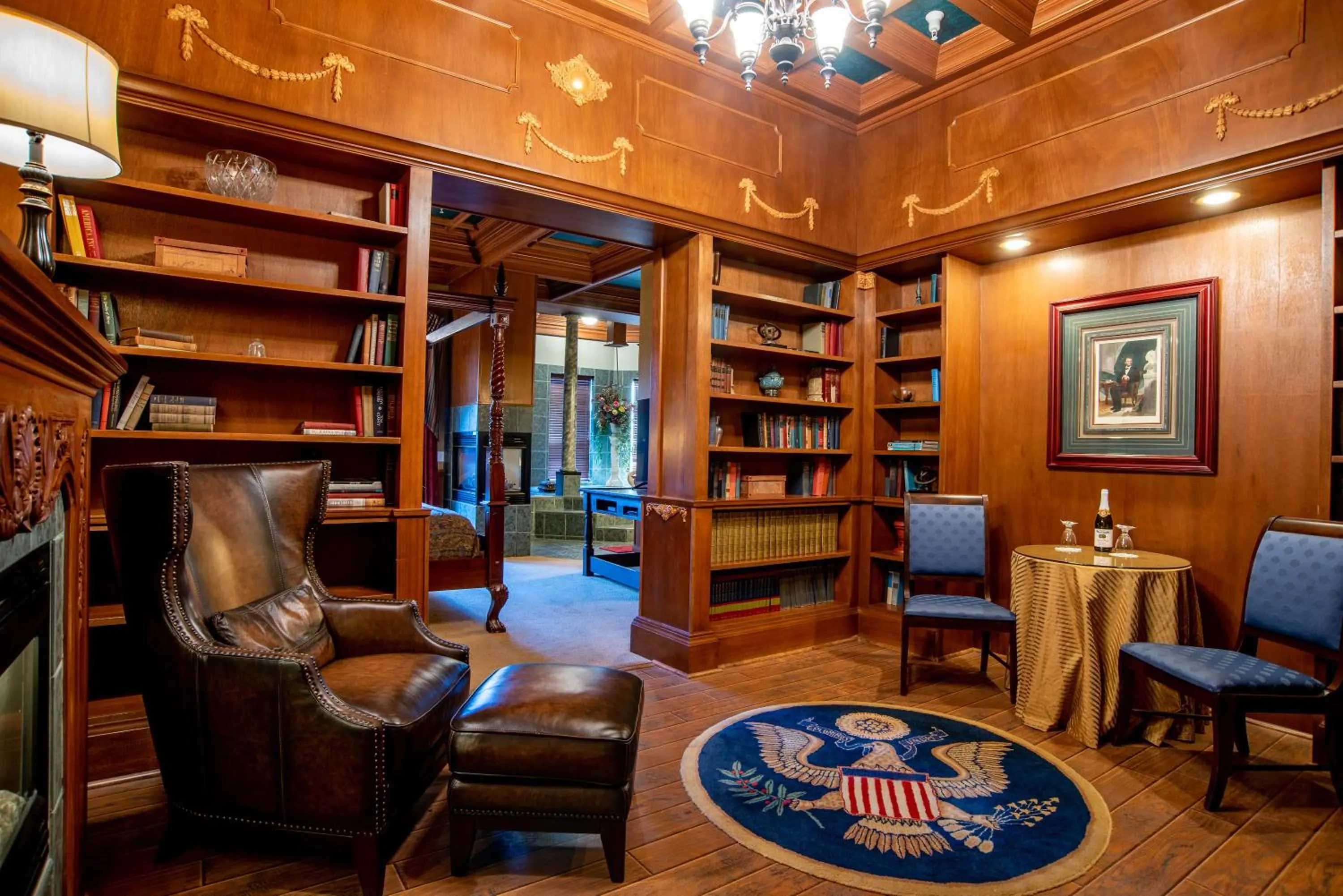 Library in The Anniversary Inn - Boise