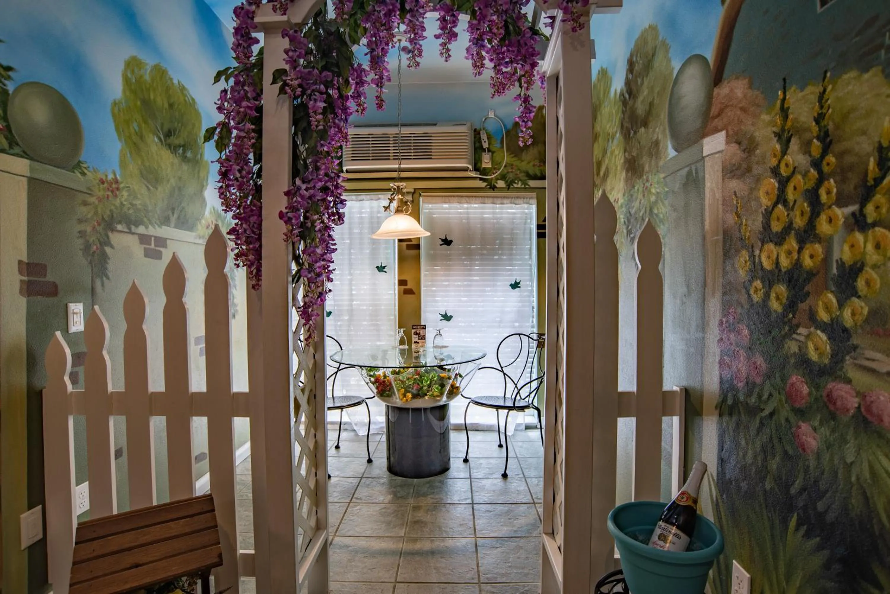 Seating area in The Anniversary Inn - Boise